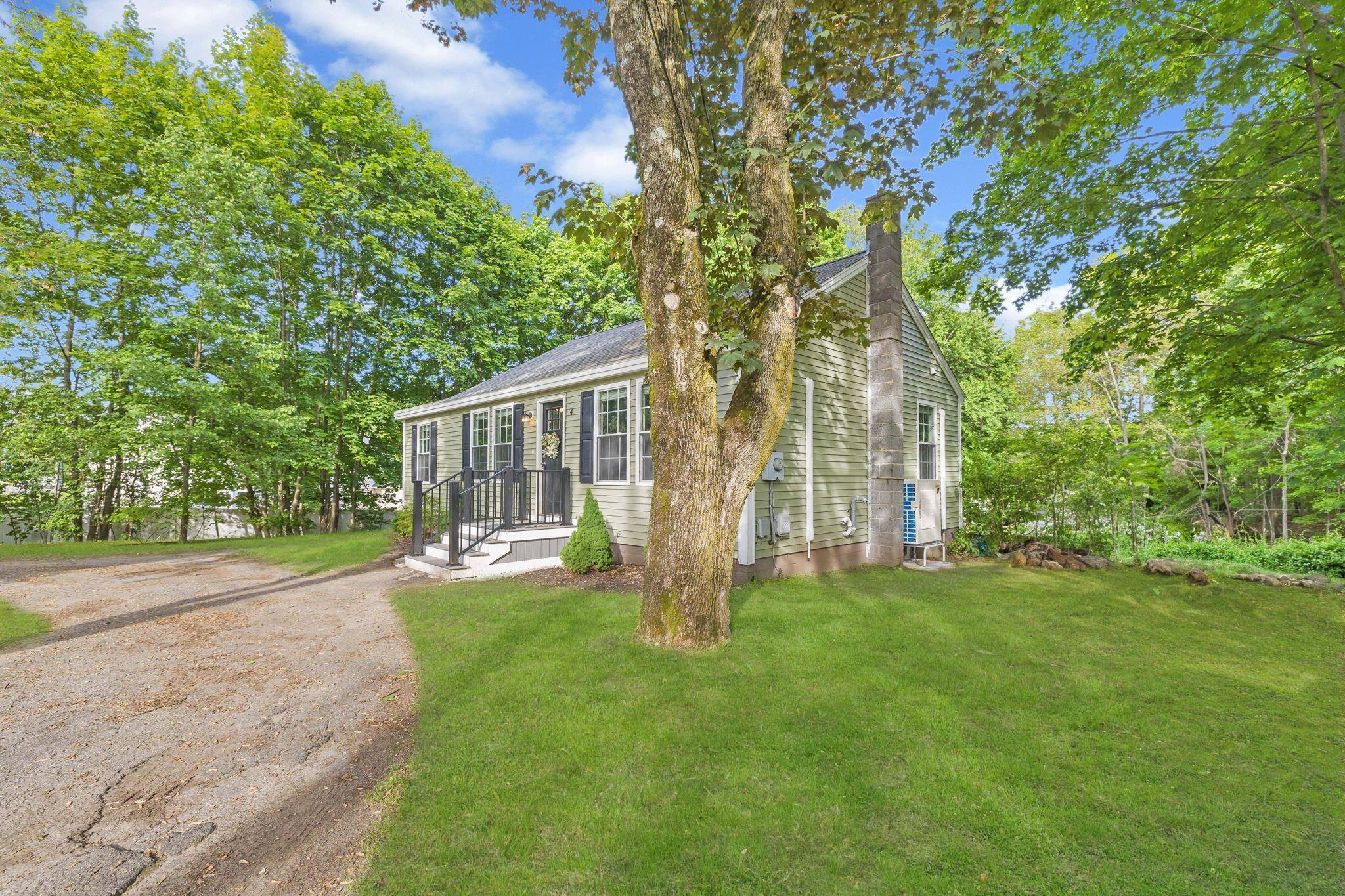 Derry, NH 03038,4 Kendall Pond RD