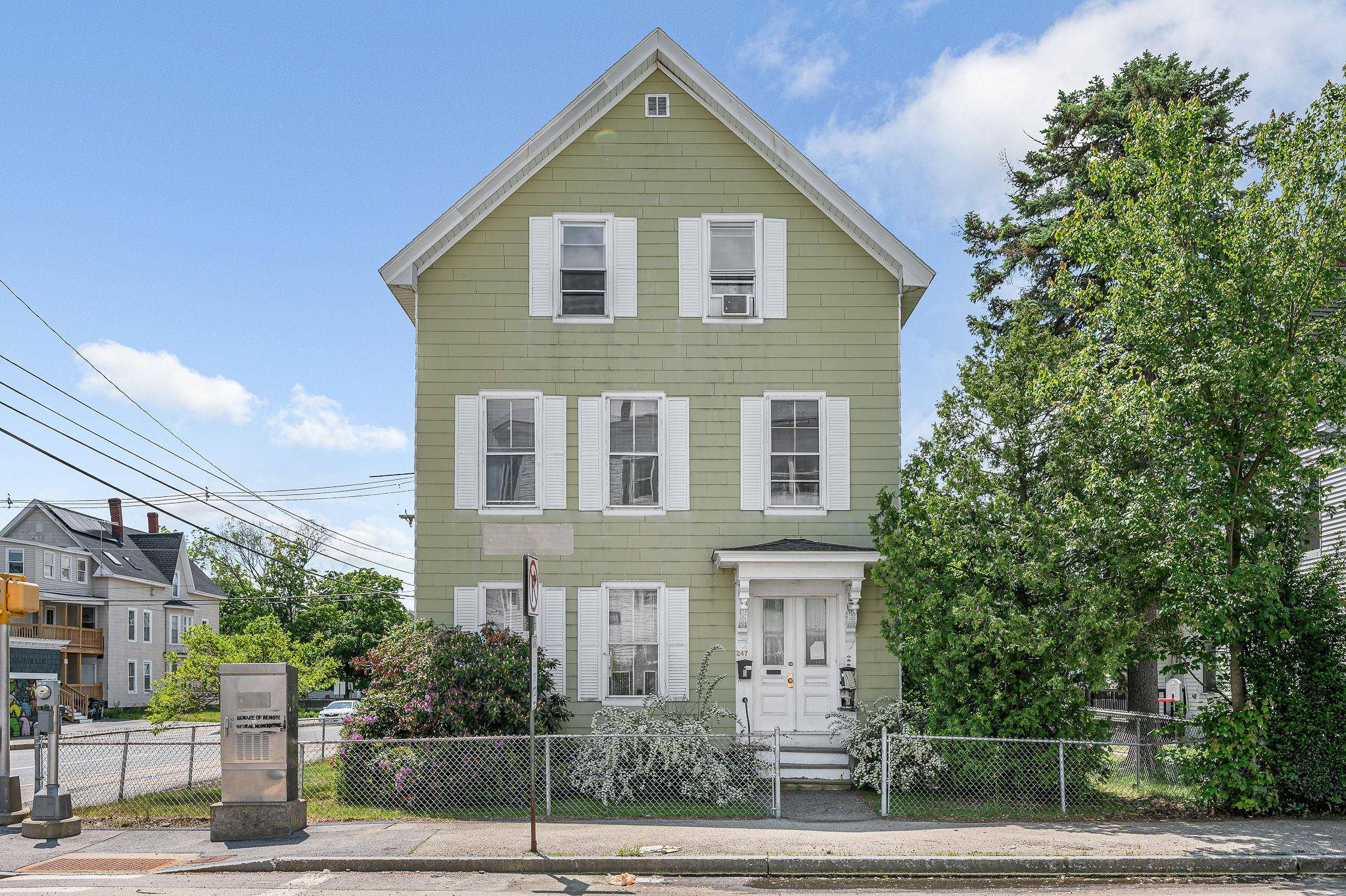 Manchester, NH 03103,247 Spruce ST #Unit 2