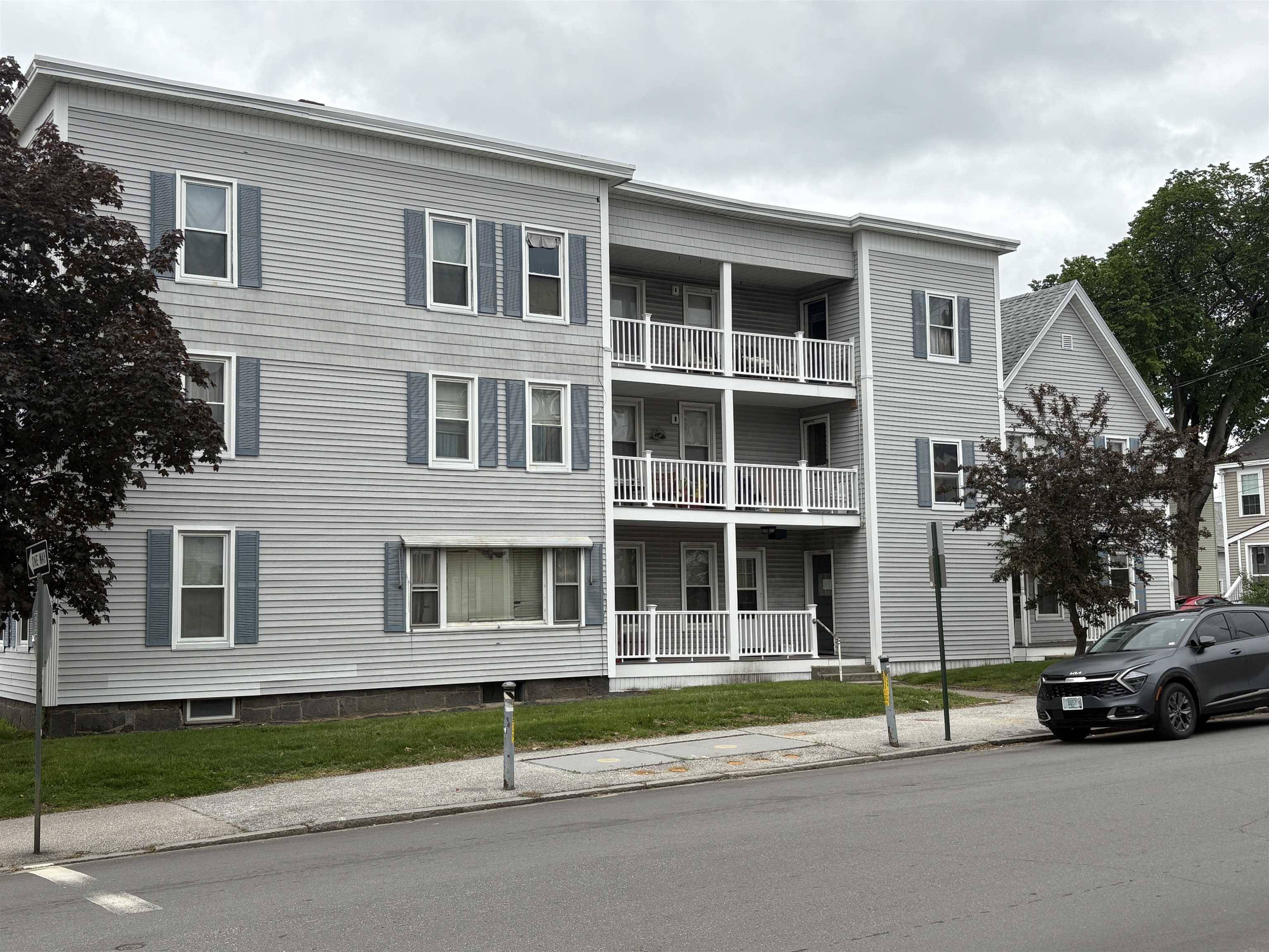 Manchester, NH 03103,346 Lake AVE