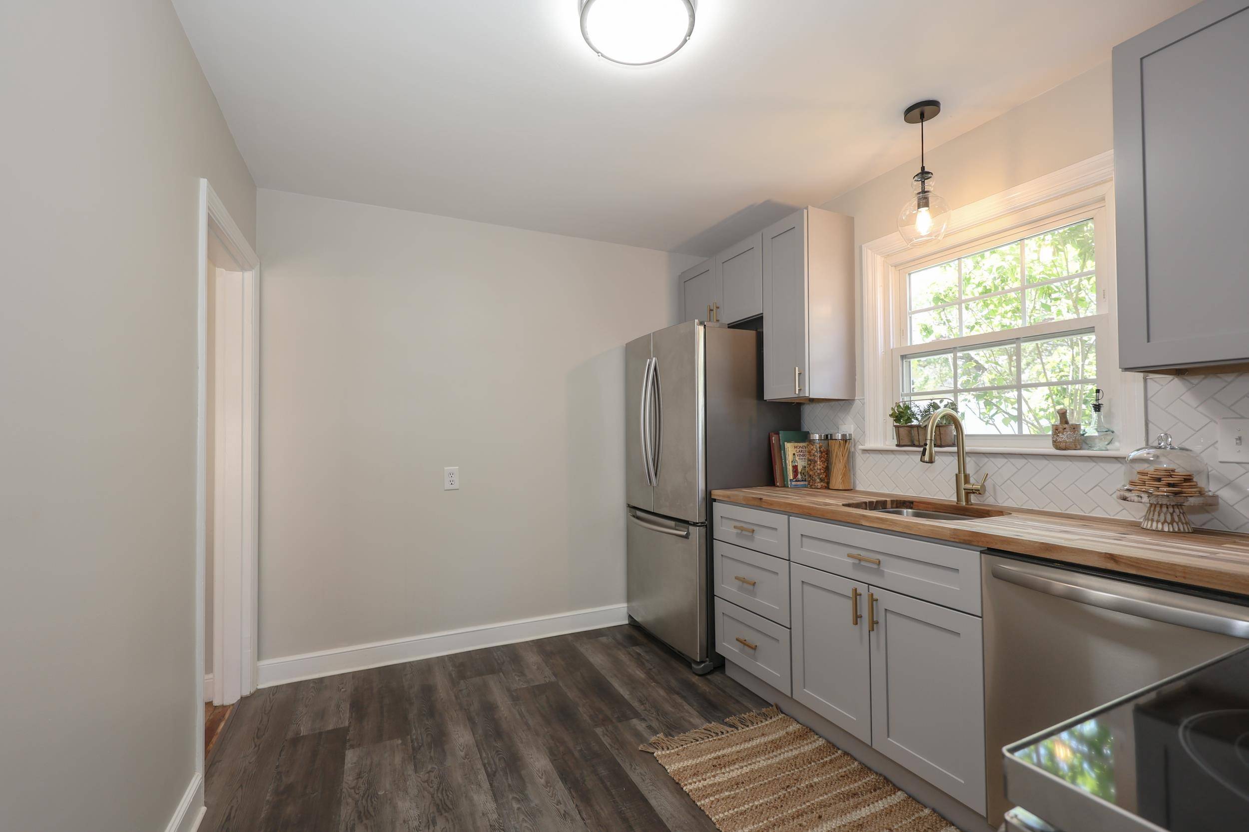 798 HANOVER ST Manchester, NH 03104