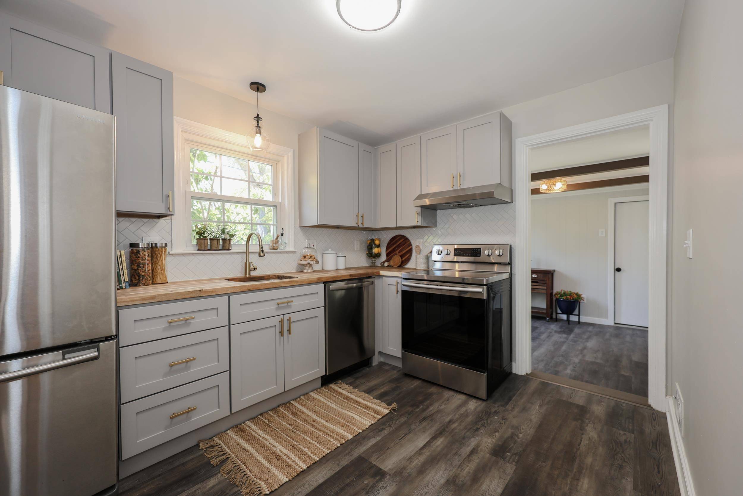 798 HANOVER ST Manchester, NH 03104