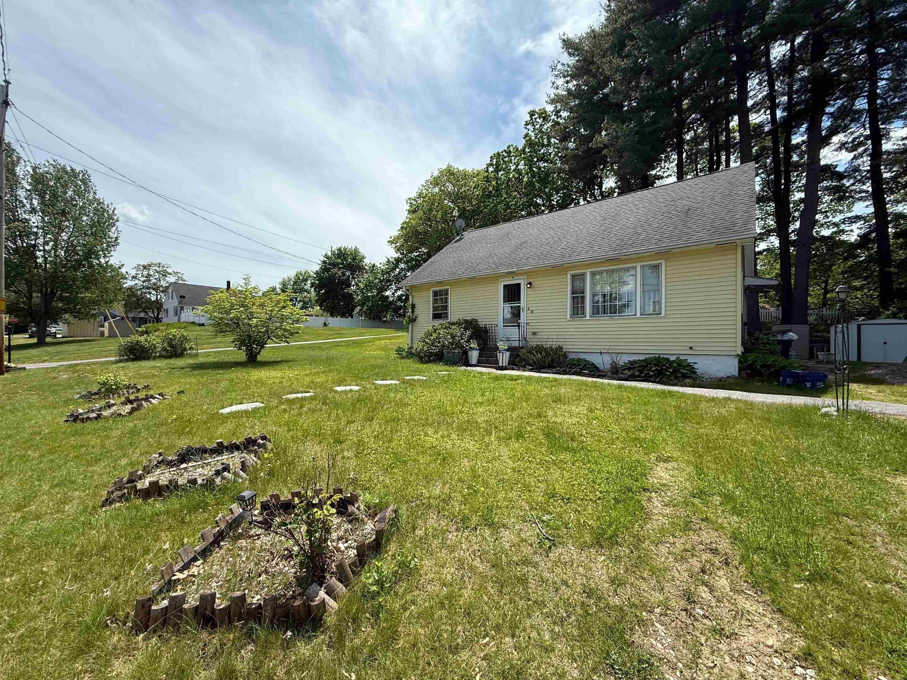 Nashua, NH 03064,18 Caron AVE