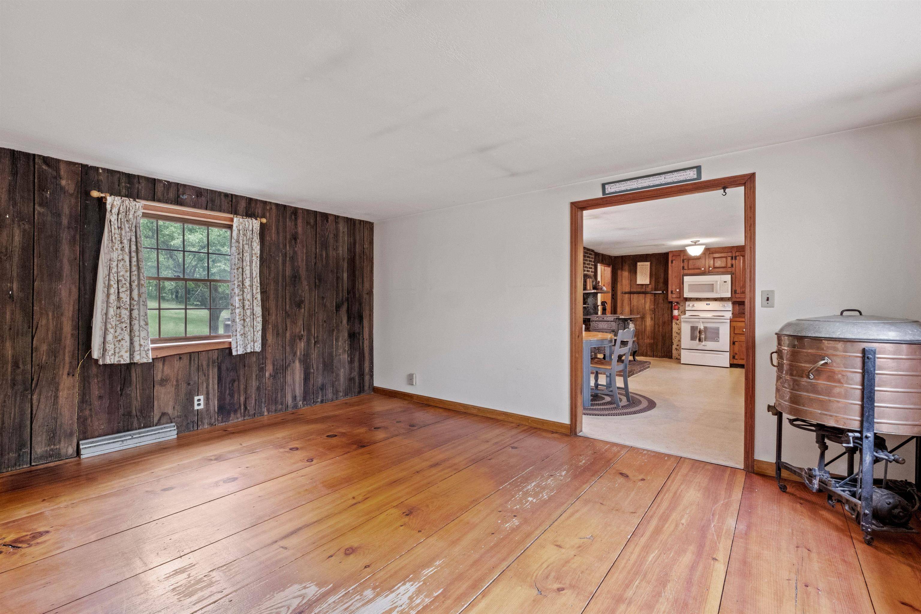 1542 Clement Hill RD Hopkinton, NH 03229