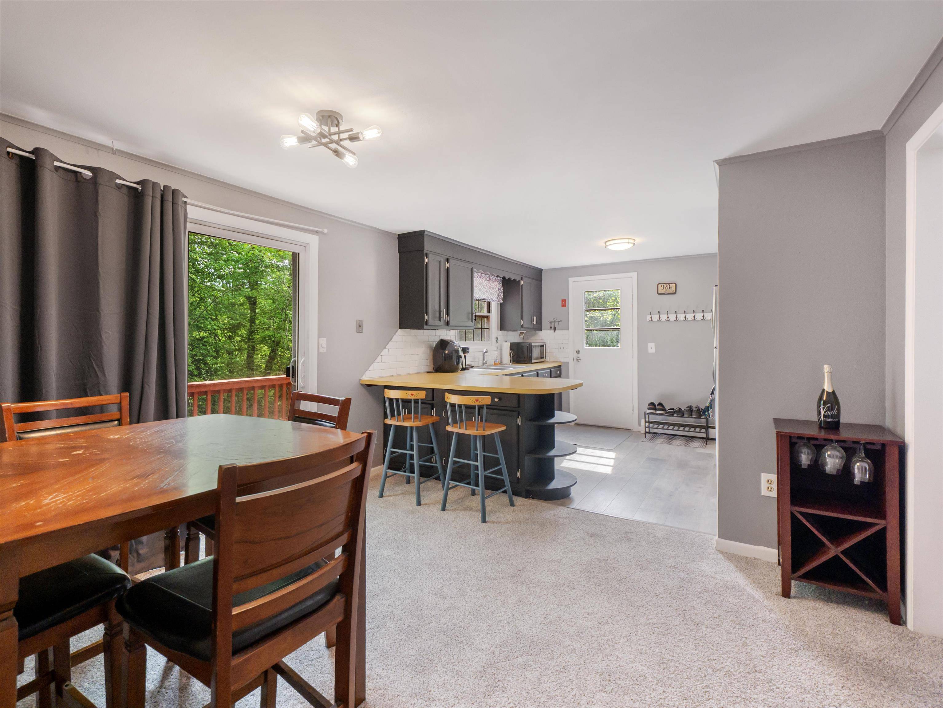 1427 Woodstock RD Hartford, VT 05001
