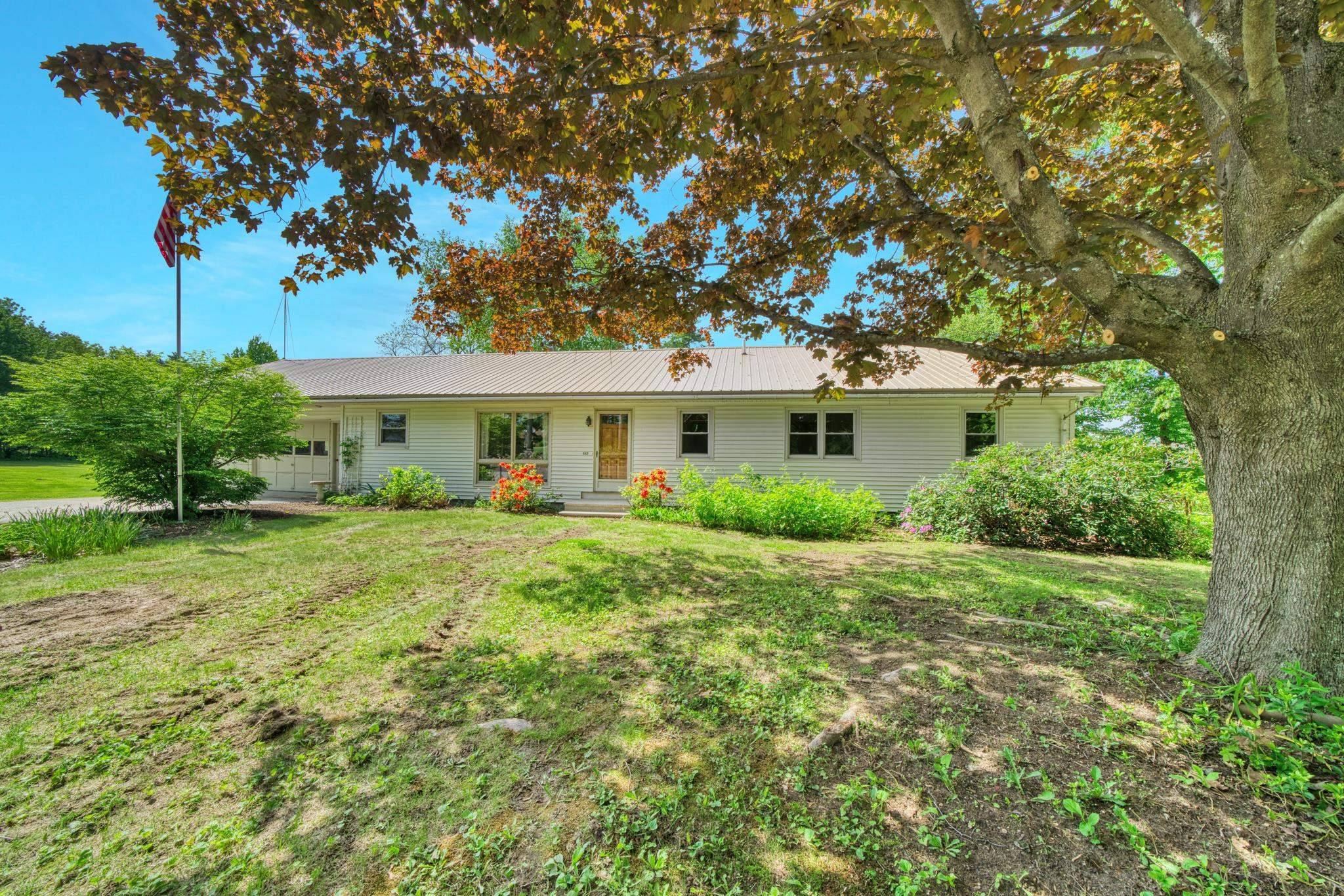 Henniker, NH 03242,442 Foster Hill RD