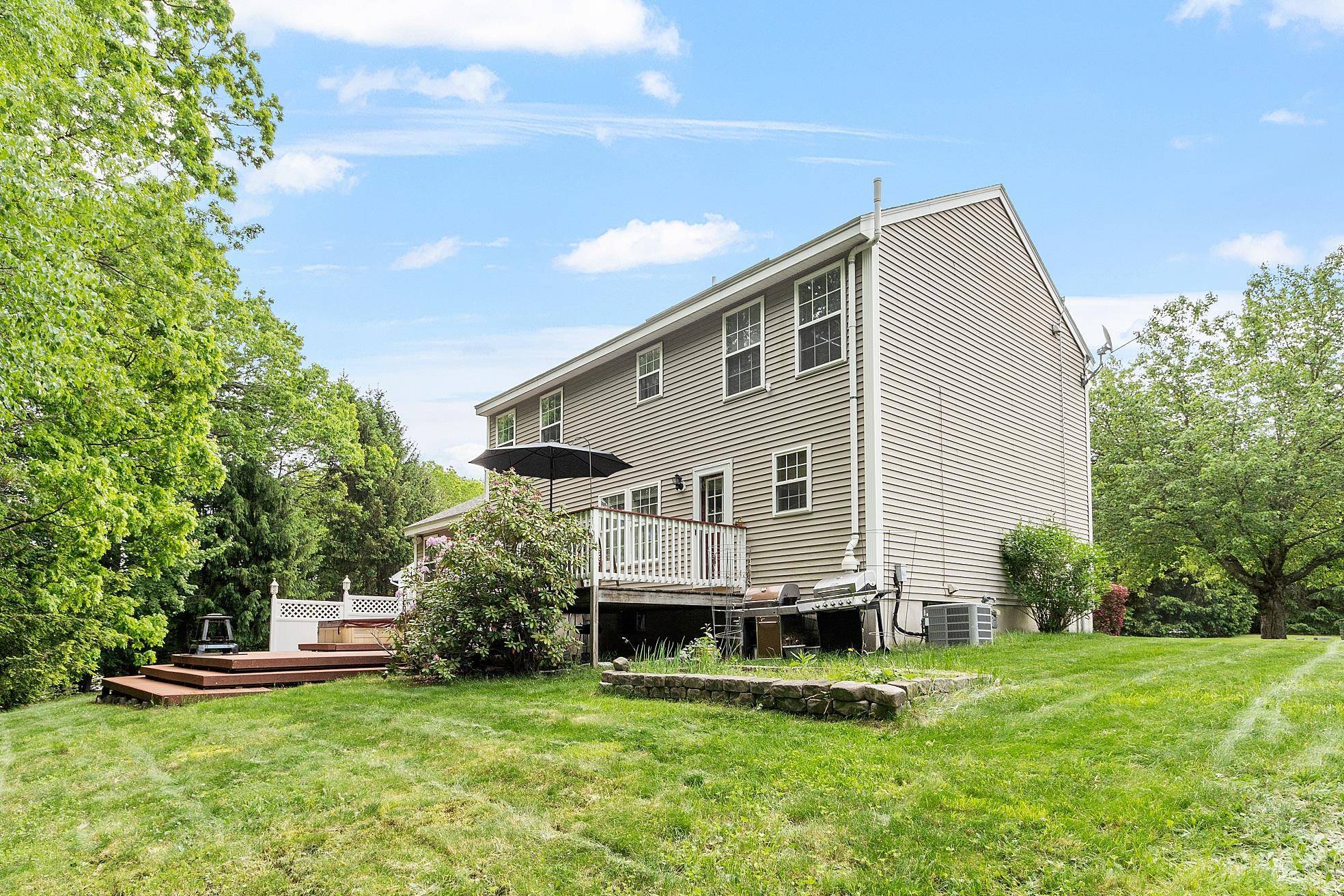 Merrimack, NH 03054,19 Scotchpine LN