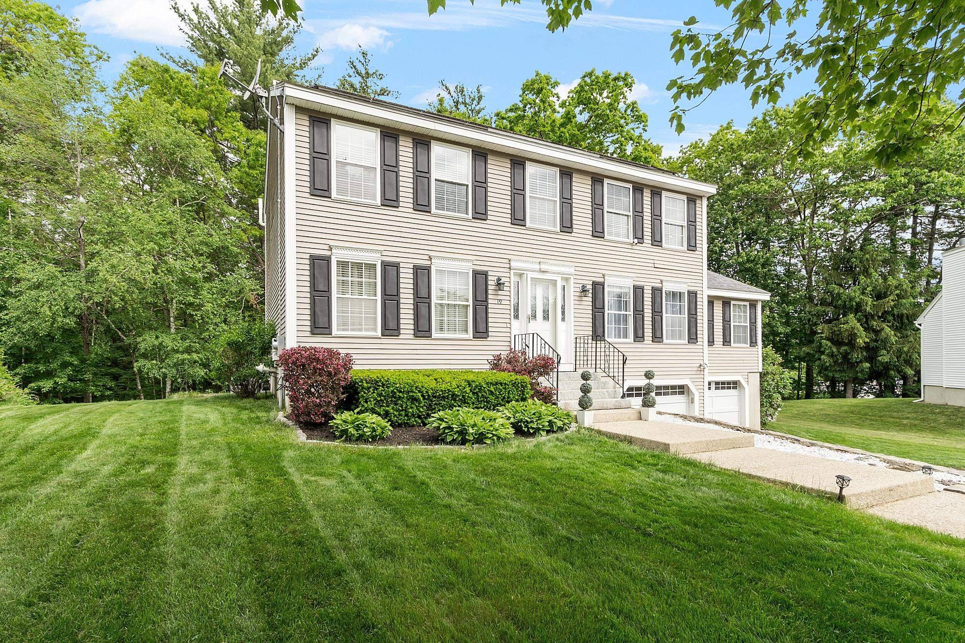 Merrimack, NH 03054,19 Scotchpine LN