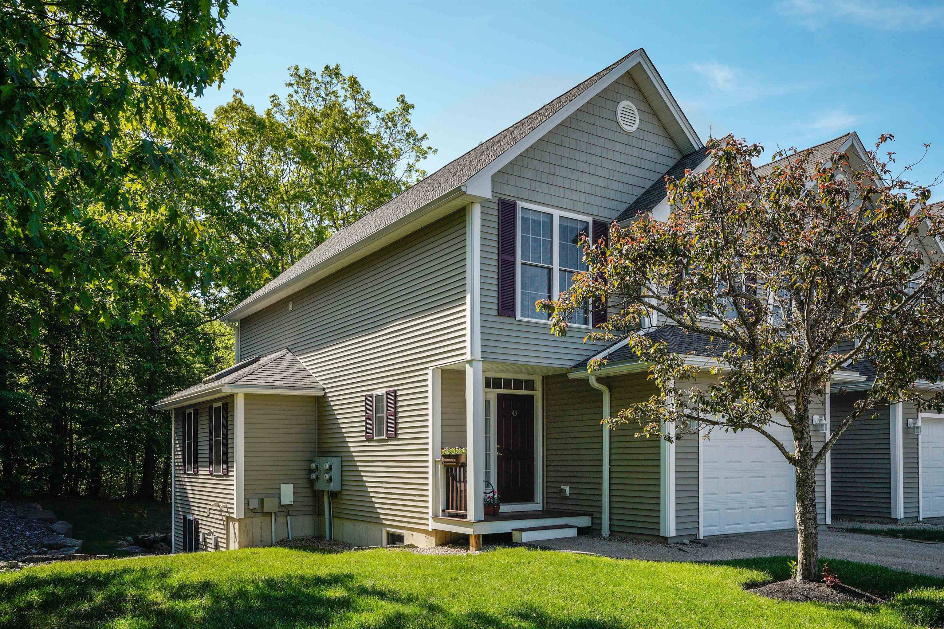 Newmarket, NH 03857,43 Ledgeview DR