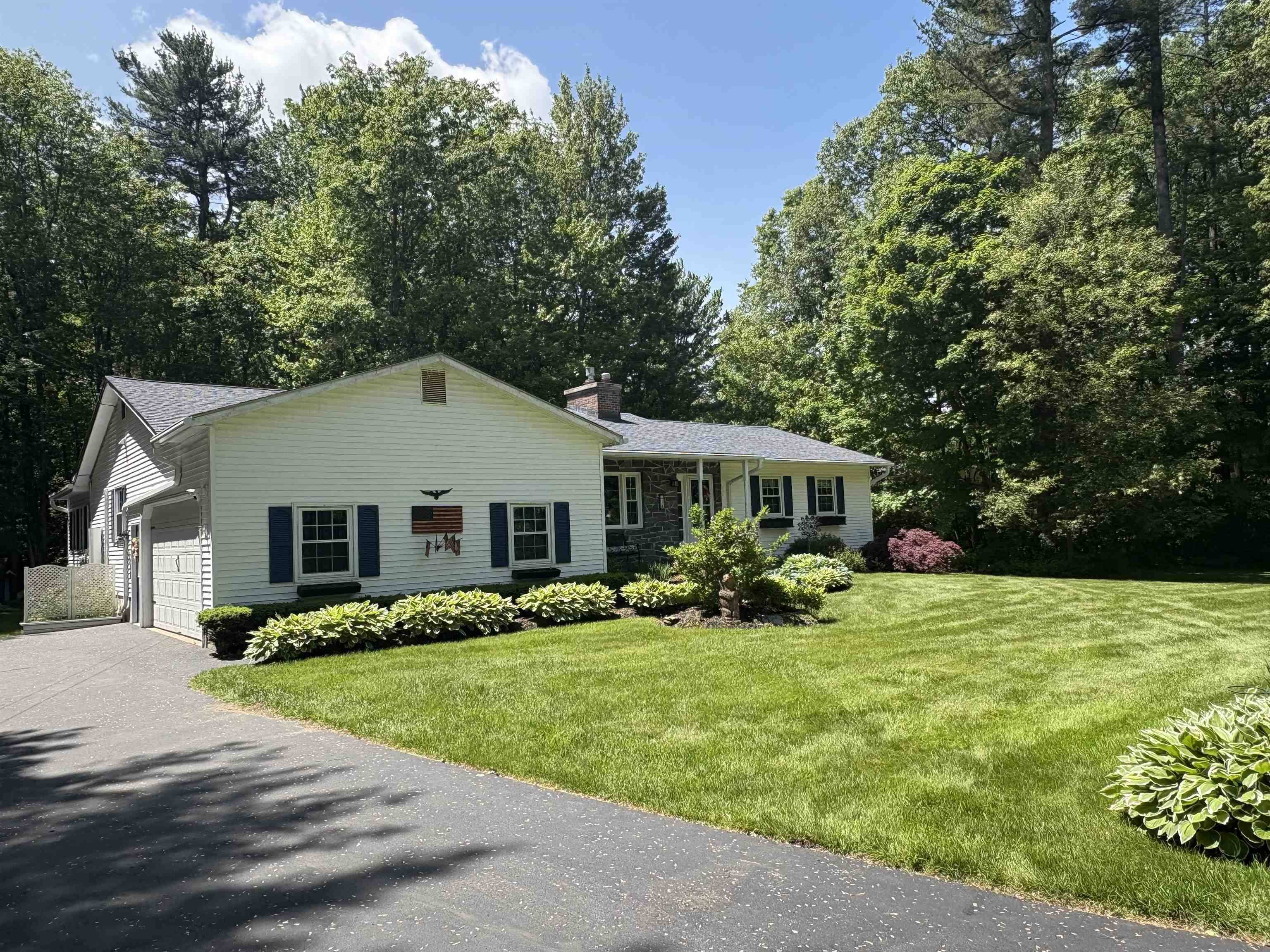 Essex, VT 05452,3 Logwood CIR