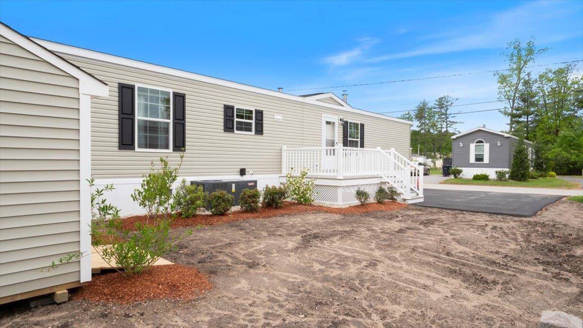 Salem, NH 03079,29 Lowell RD #17
