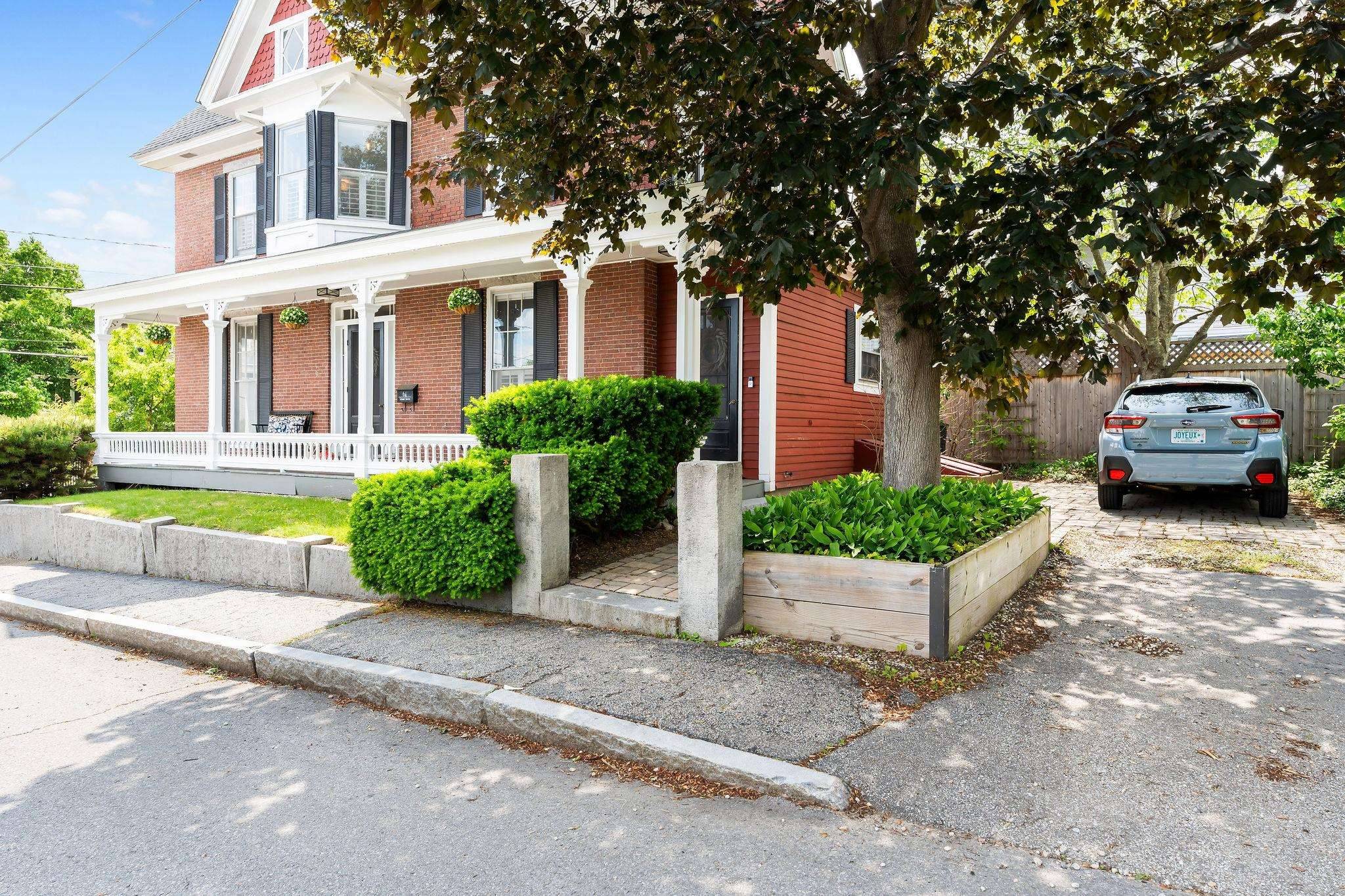 Concord, NH 03301-3912,64 School ST