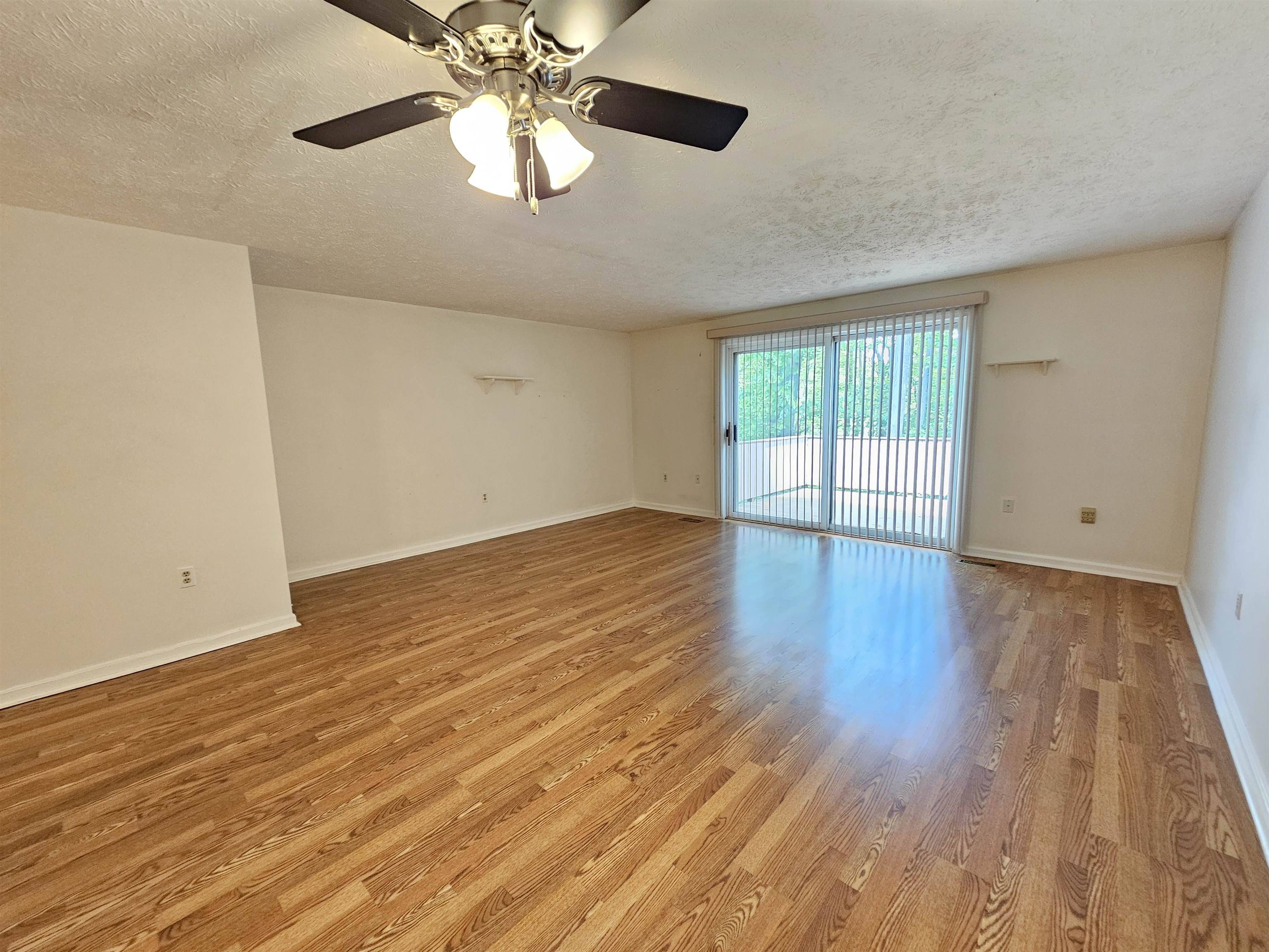 Wilton, NH 03086,302 Eastview DR