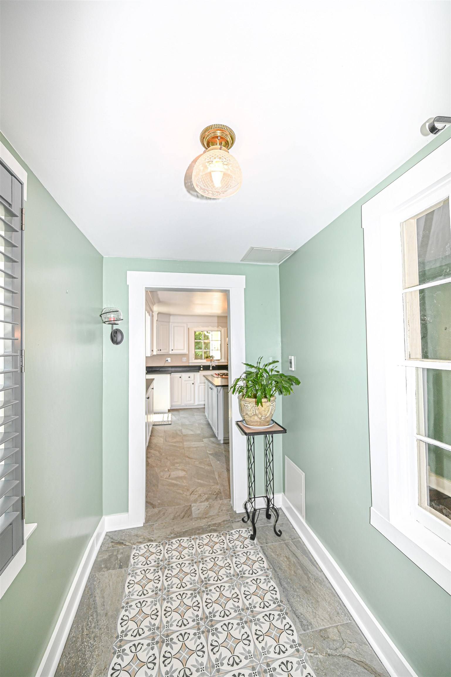 9 Lawes AVE Bedford, NH 03110