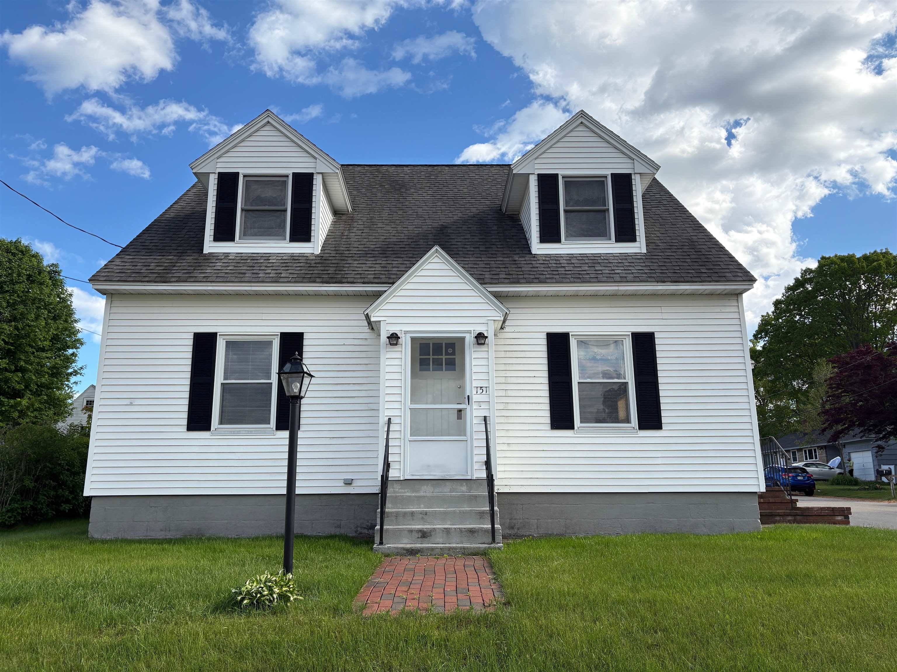 Manchester, NH 03103,151 Norfolk ST