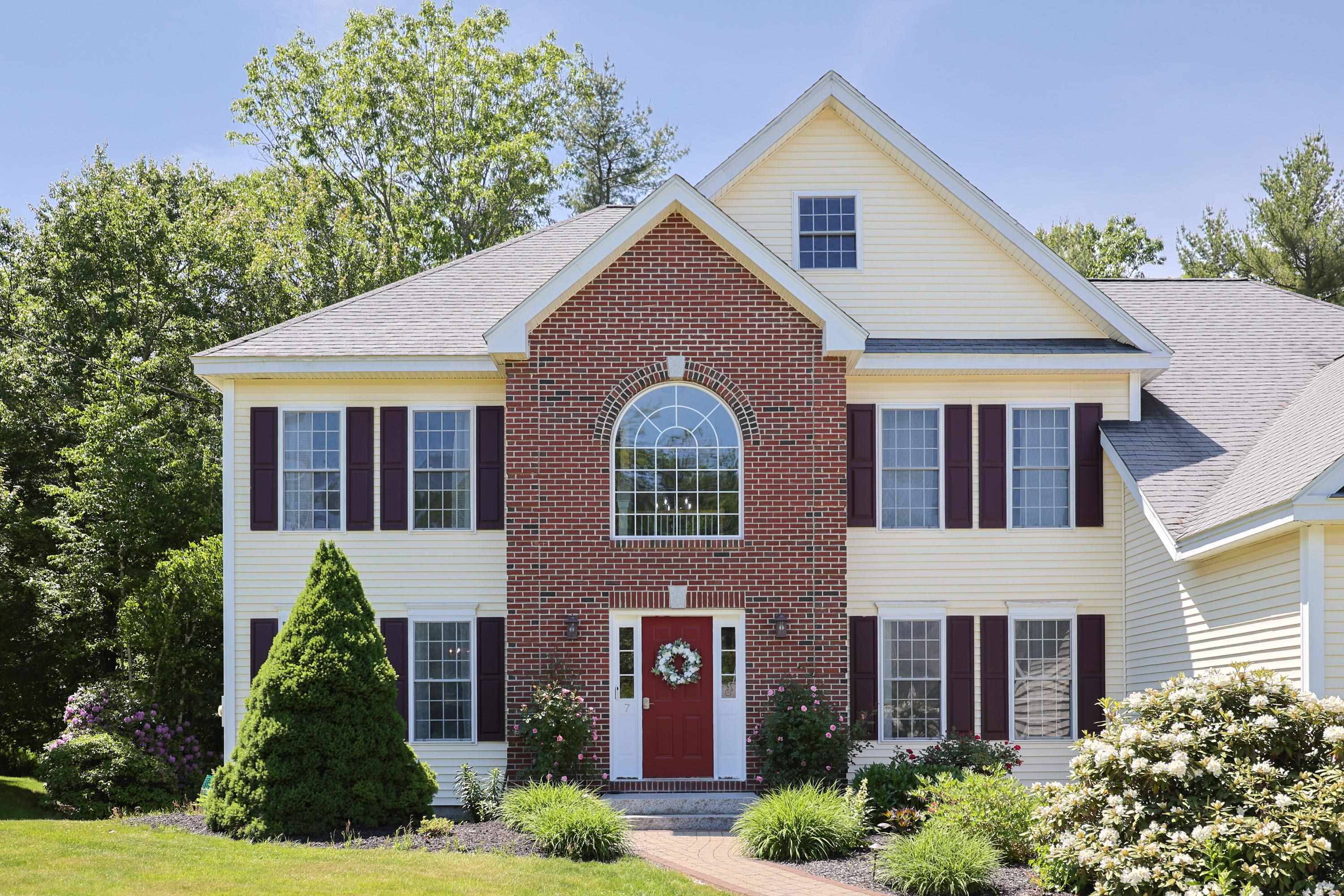 Nashua, NH 03063,7 Adella DR