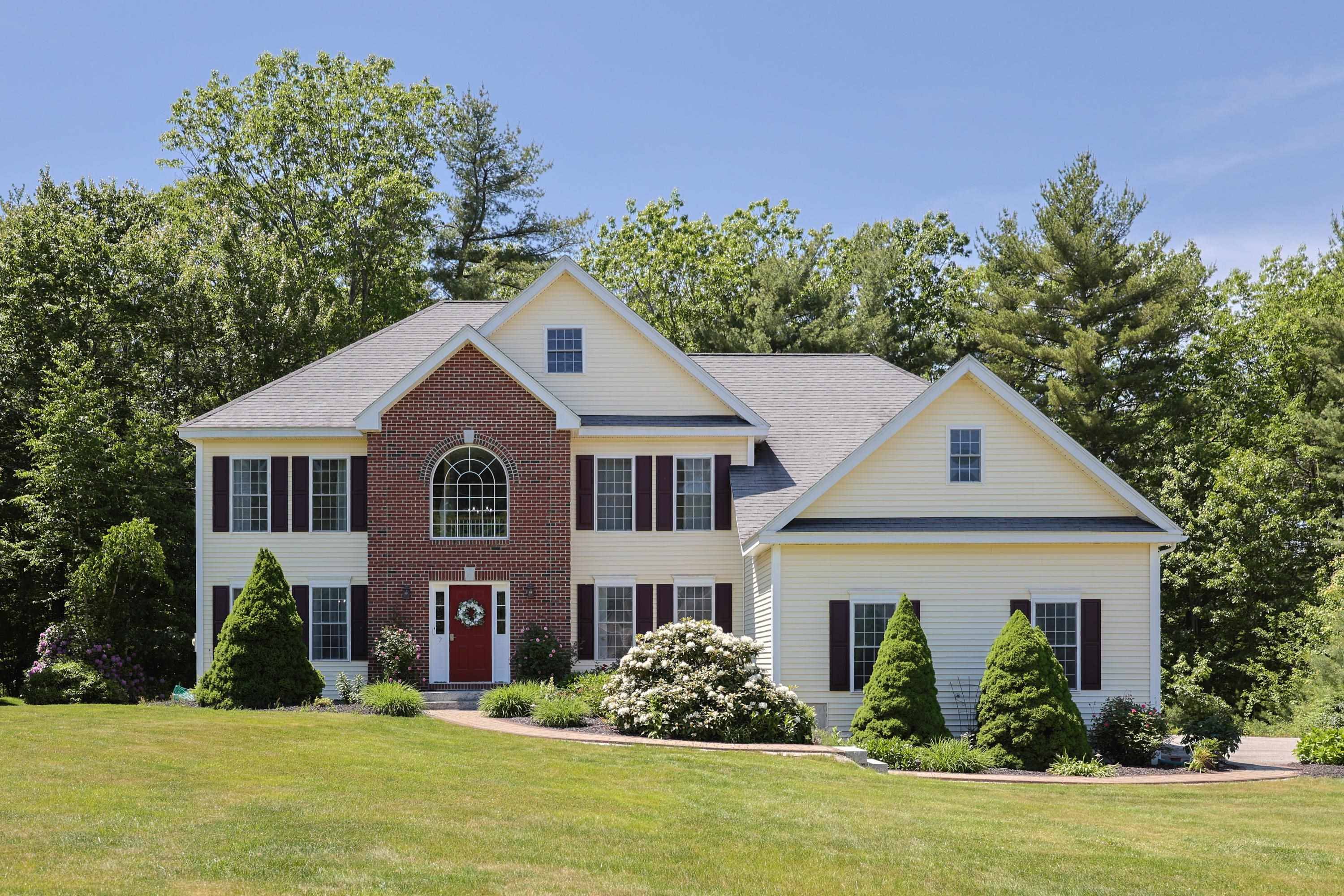 Nashua, NH 03063,7 Adella DR