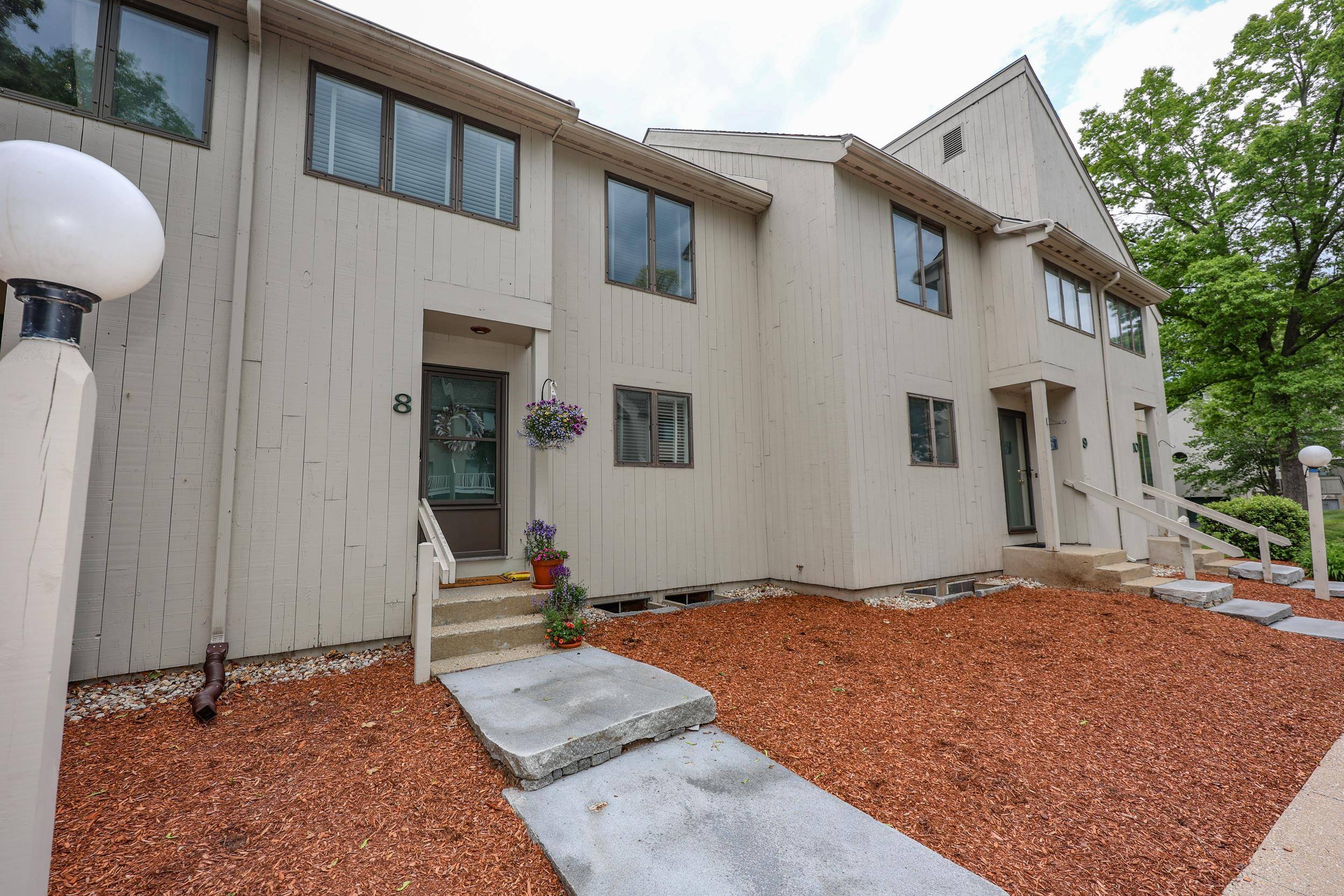Manchester, NH 03104,65 Victoria ST #Unit 8