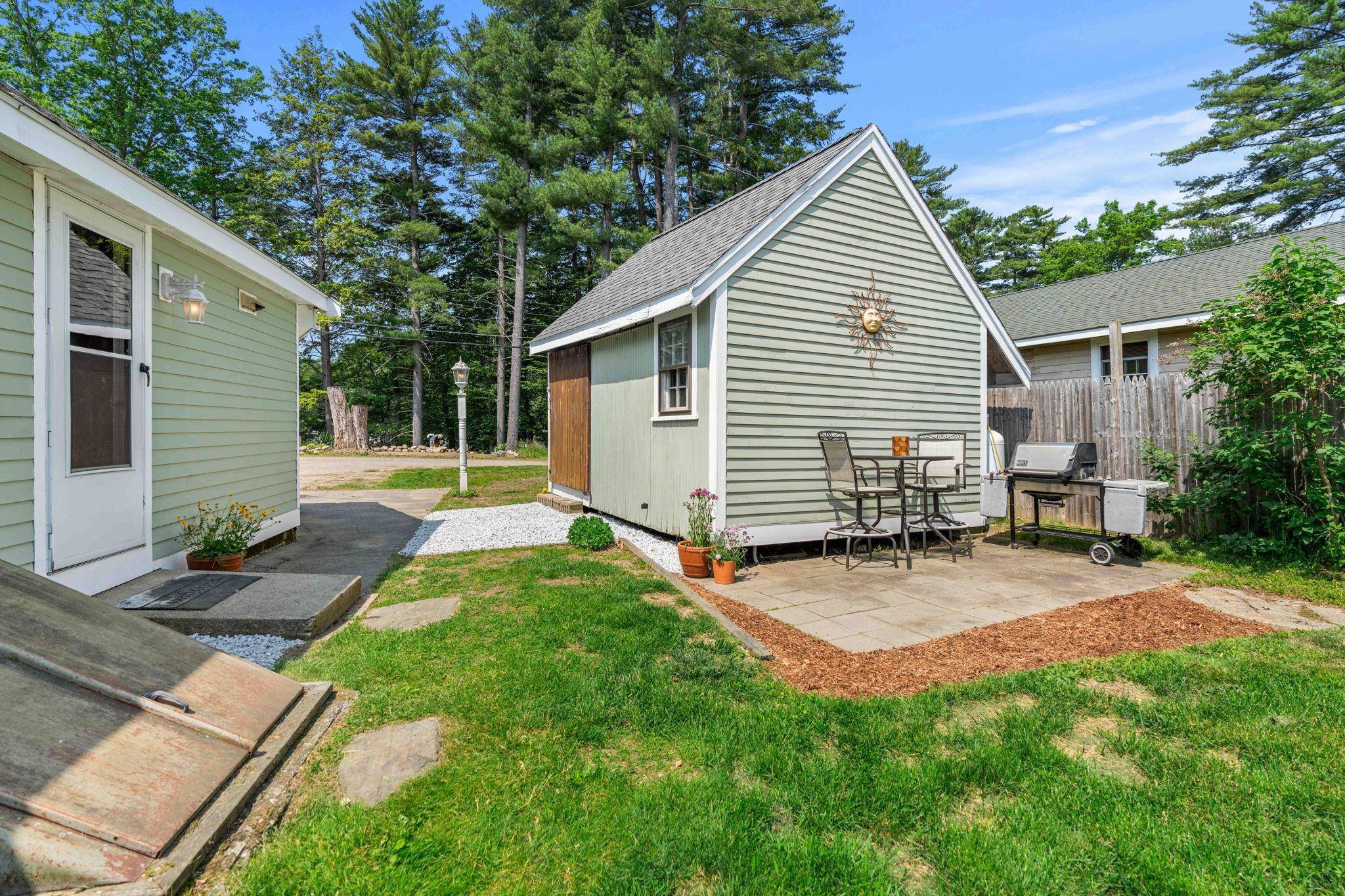 Kingston, NH 03848,20 Circuit DR