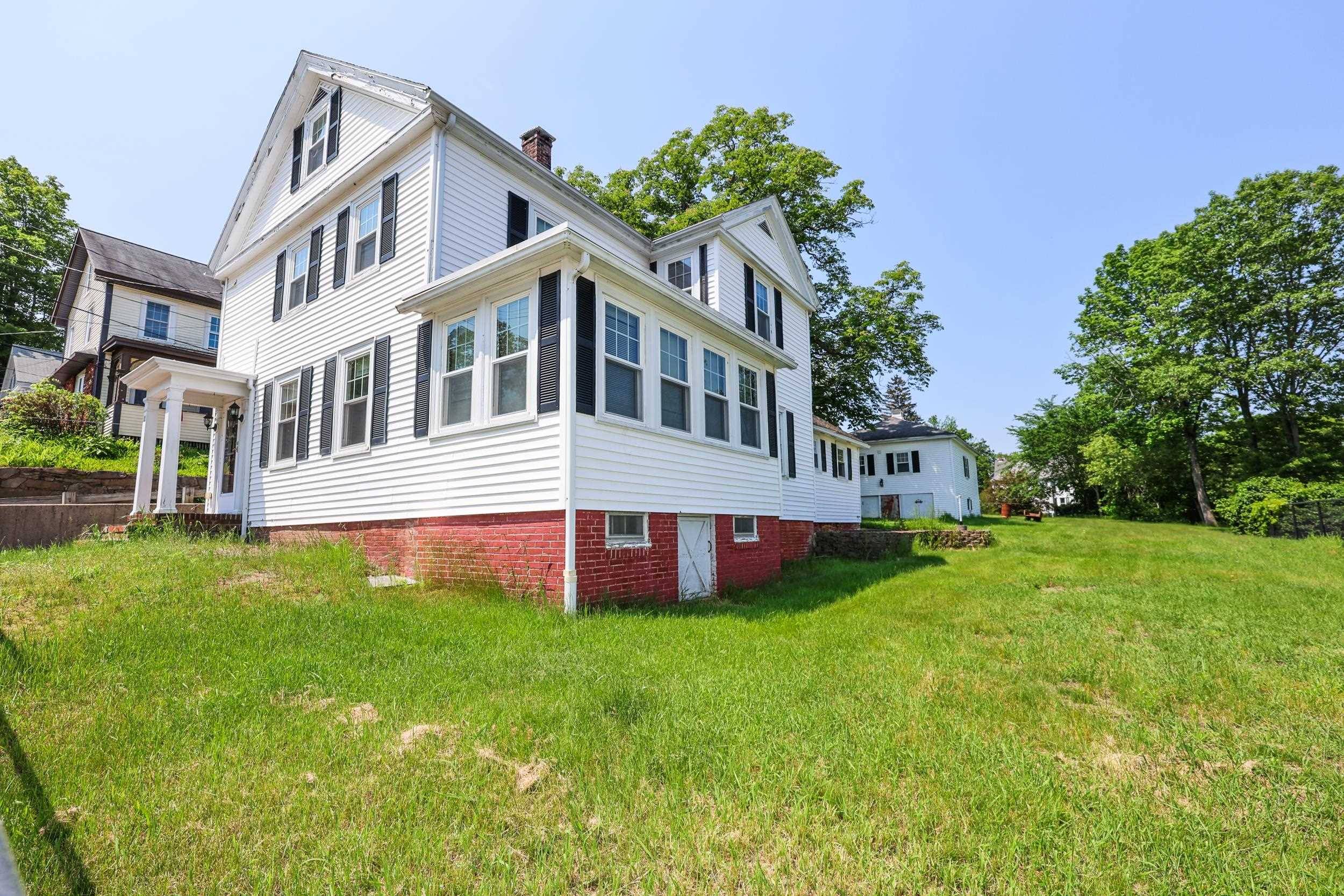 Somersworth, NH 03878,11 Linden ST