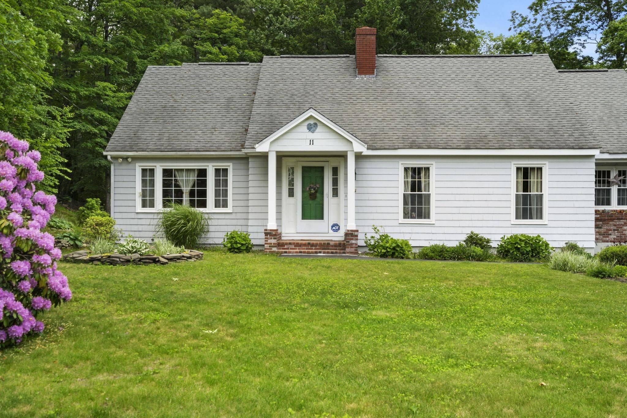 Nashua, NH 03063,11 Dunbarton DR