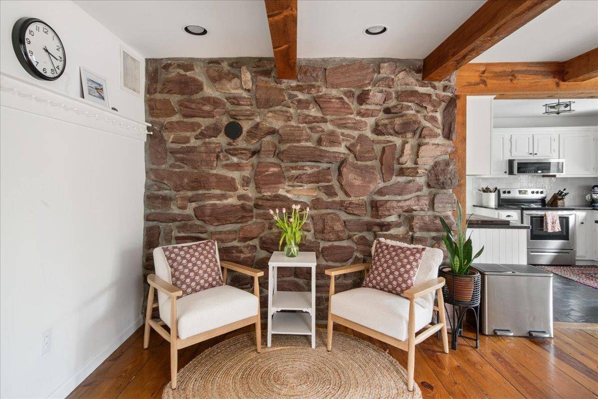Shelburne, VT 05482,276 Oak Hill RD