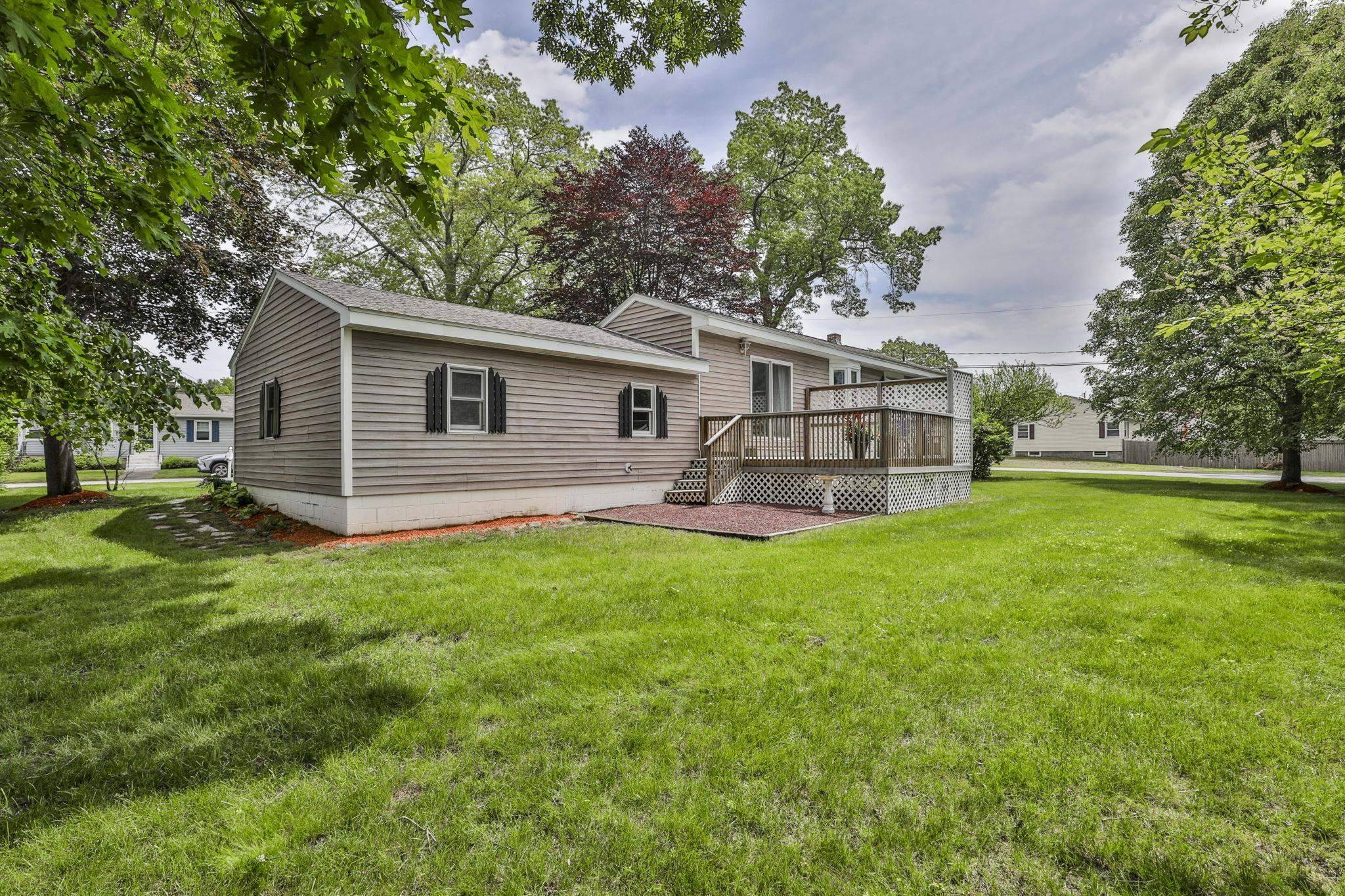 Salem, NH 03079,29 Linwood AVE