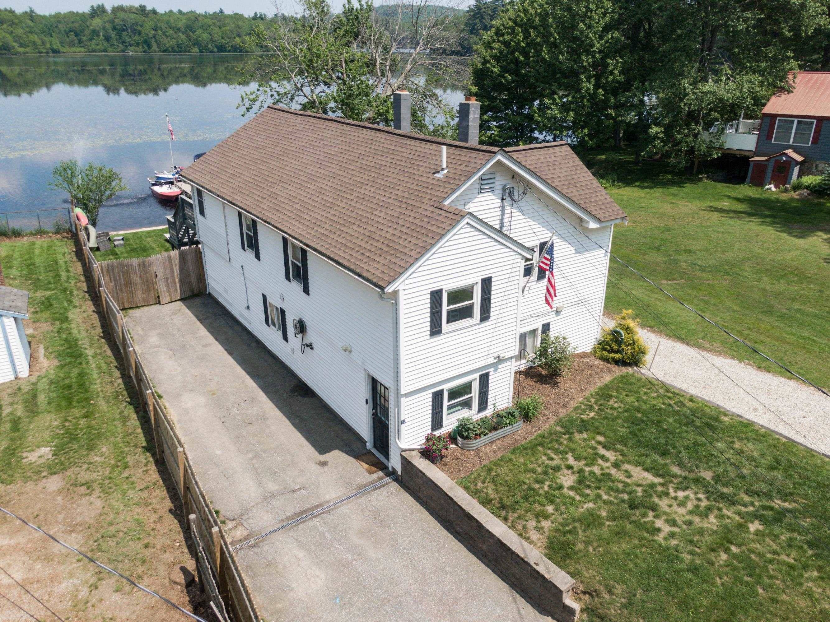 Kingston, NH 03848,15 Maple ST