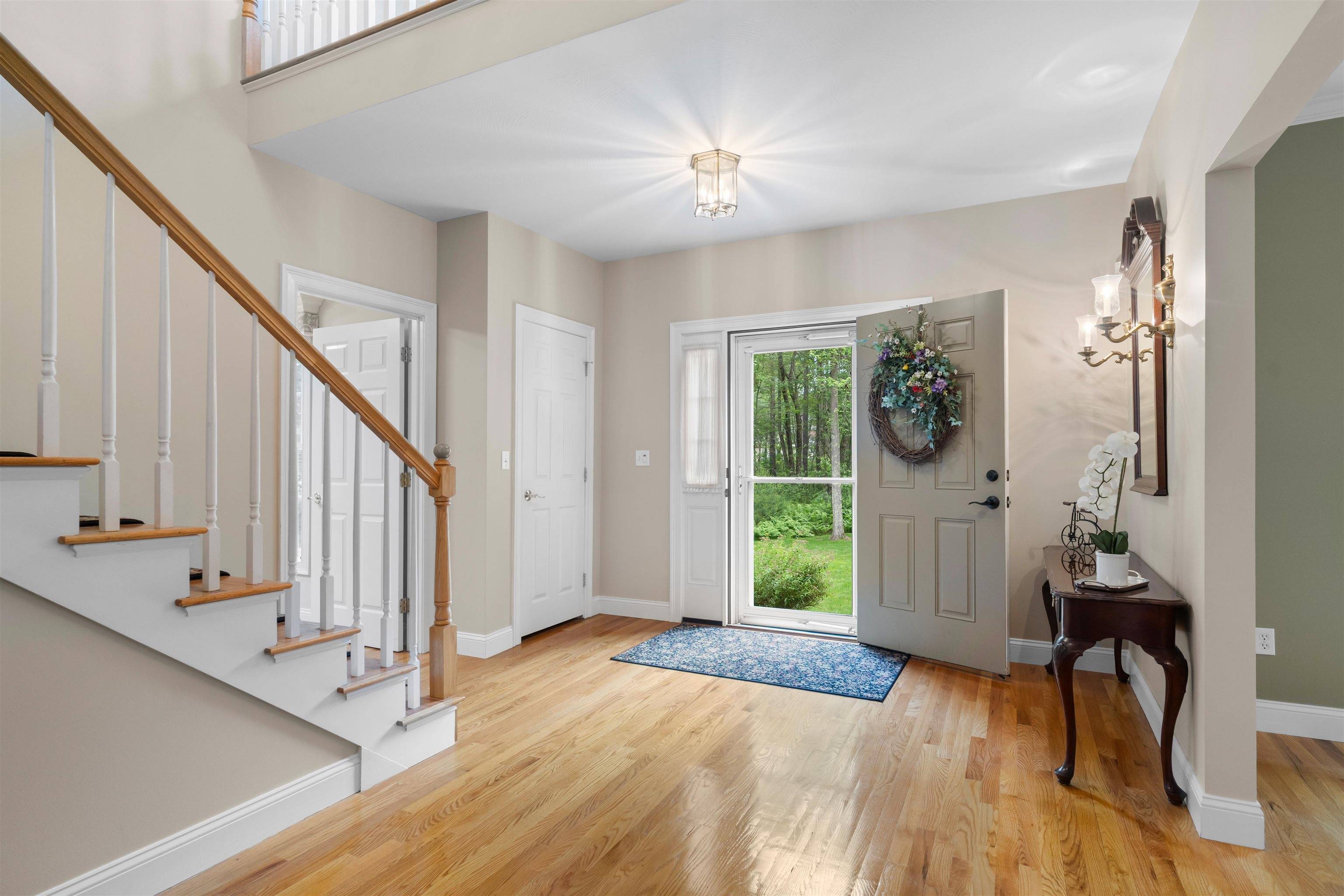 Salem, NH 03079,11 Surrey LN