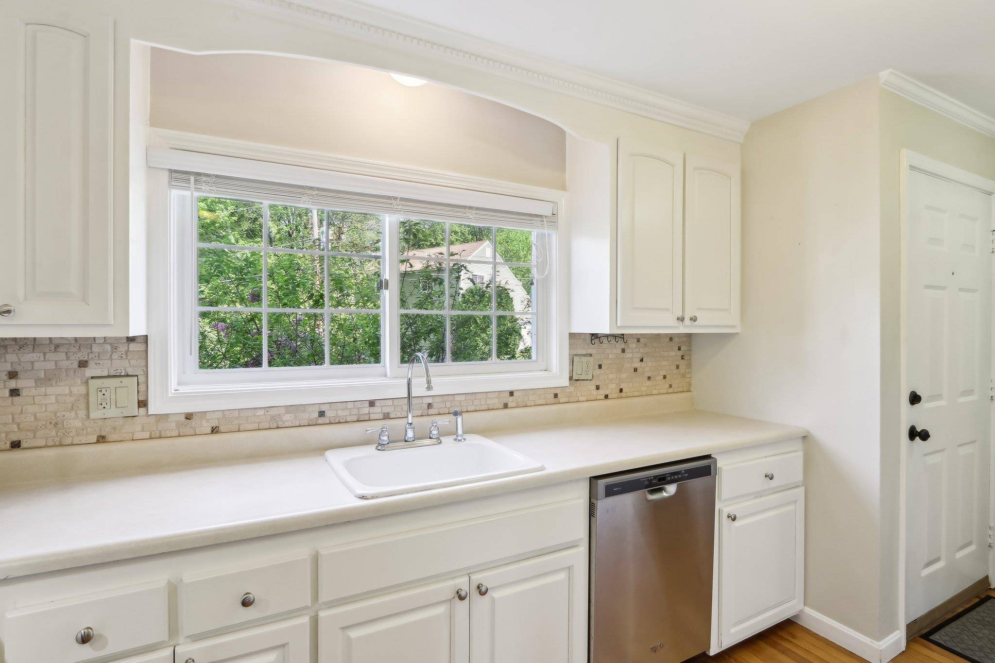 Nashua, NH 03064,32 Doggett LN