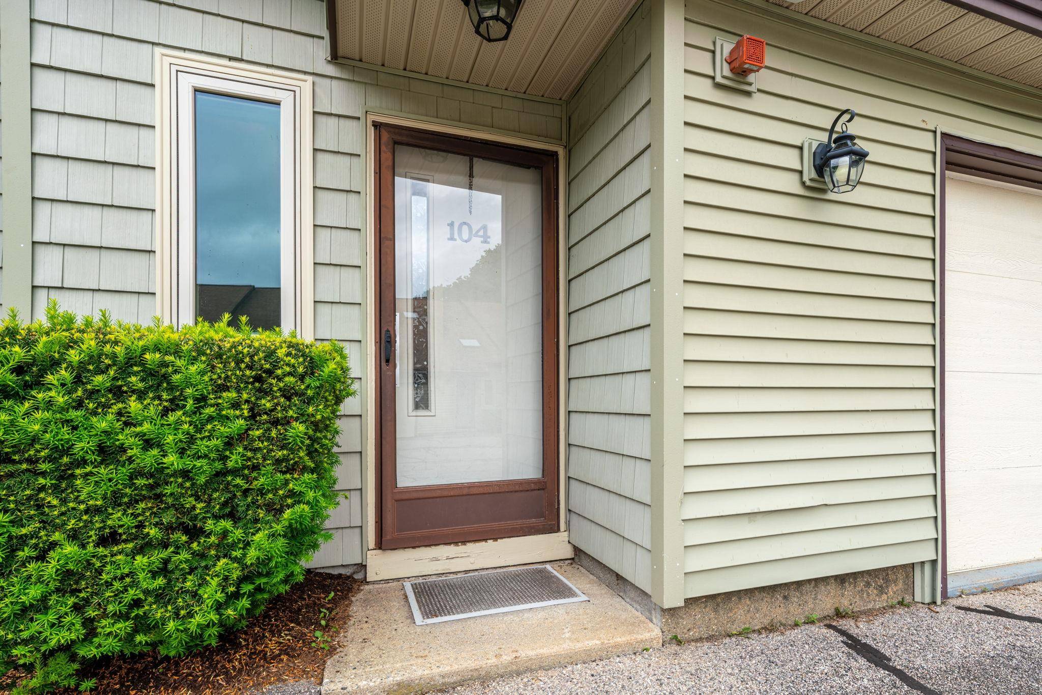 Dover, NH 03820,104 Tideview DR