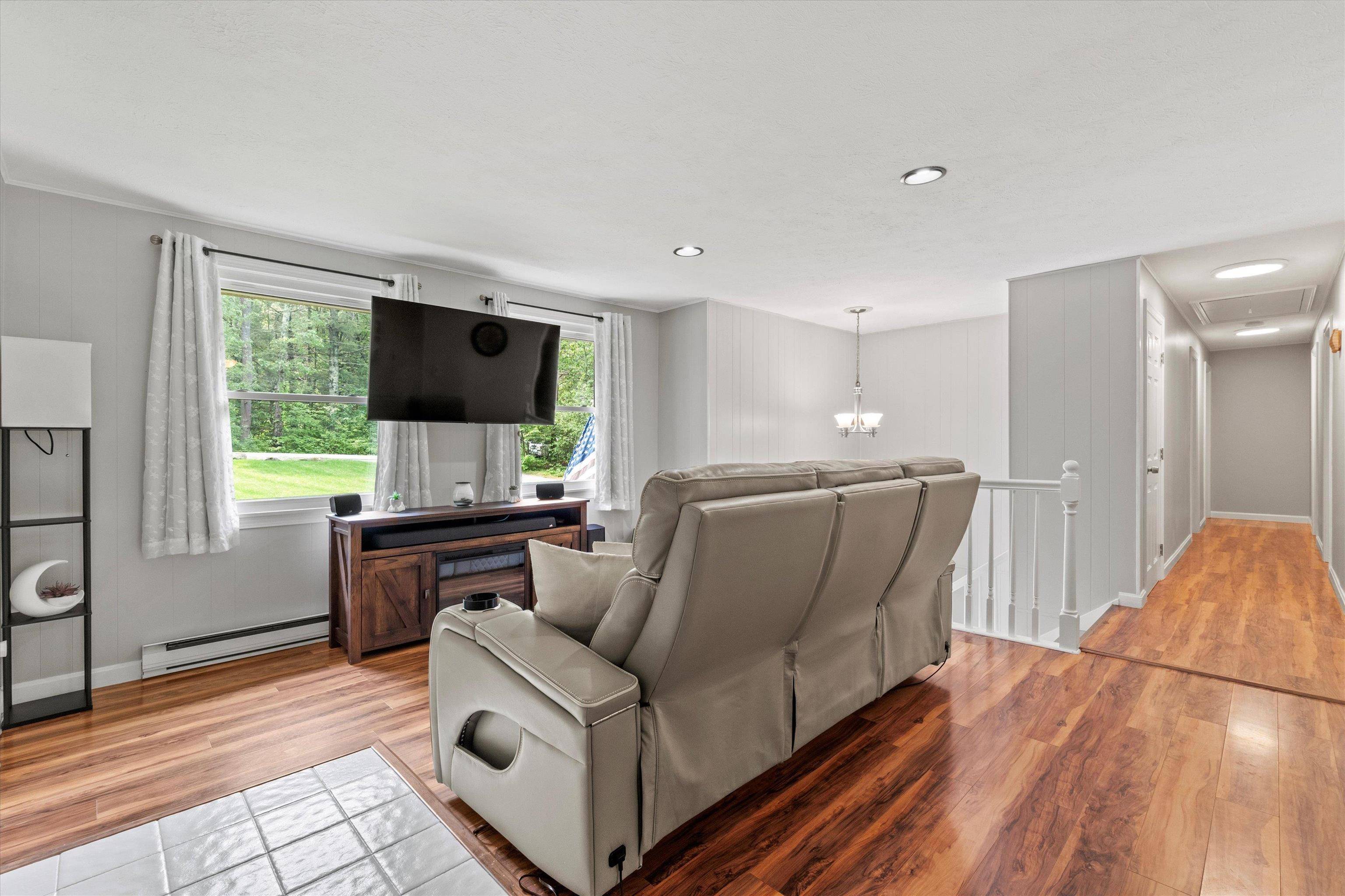 Hudson, NH 03051,16 Hazelwood DR