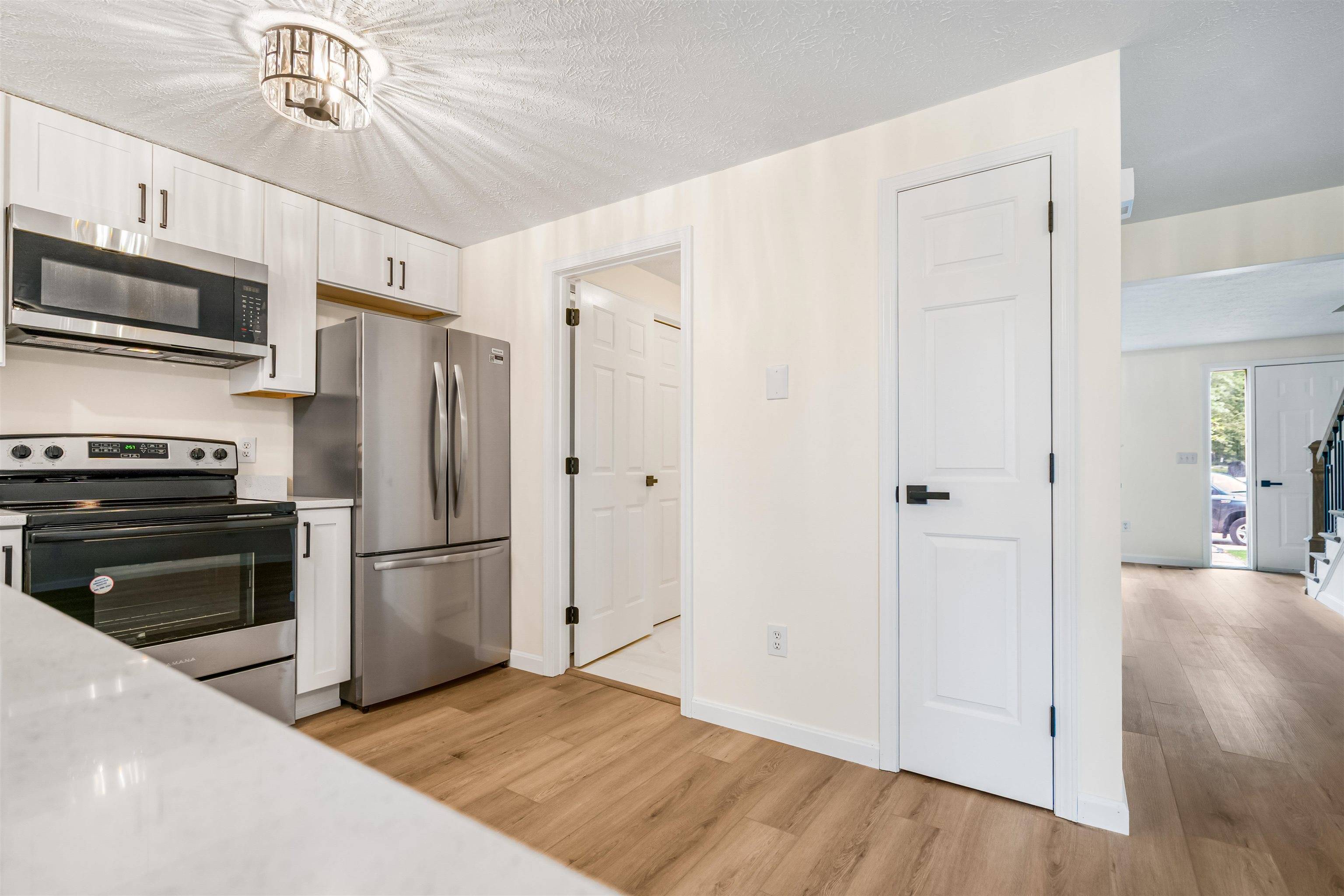 Manchester, NH 03109,48 Eastmeadow WAY