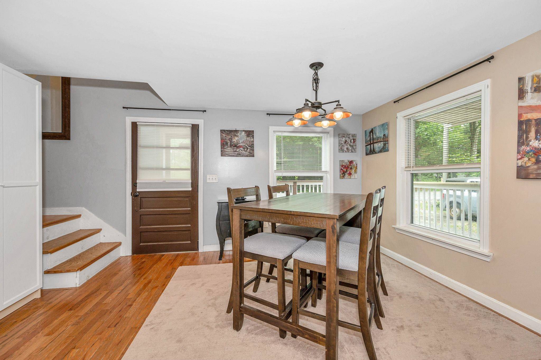 Derry, NH 03038,84 Chester RD