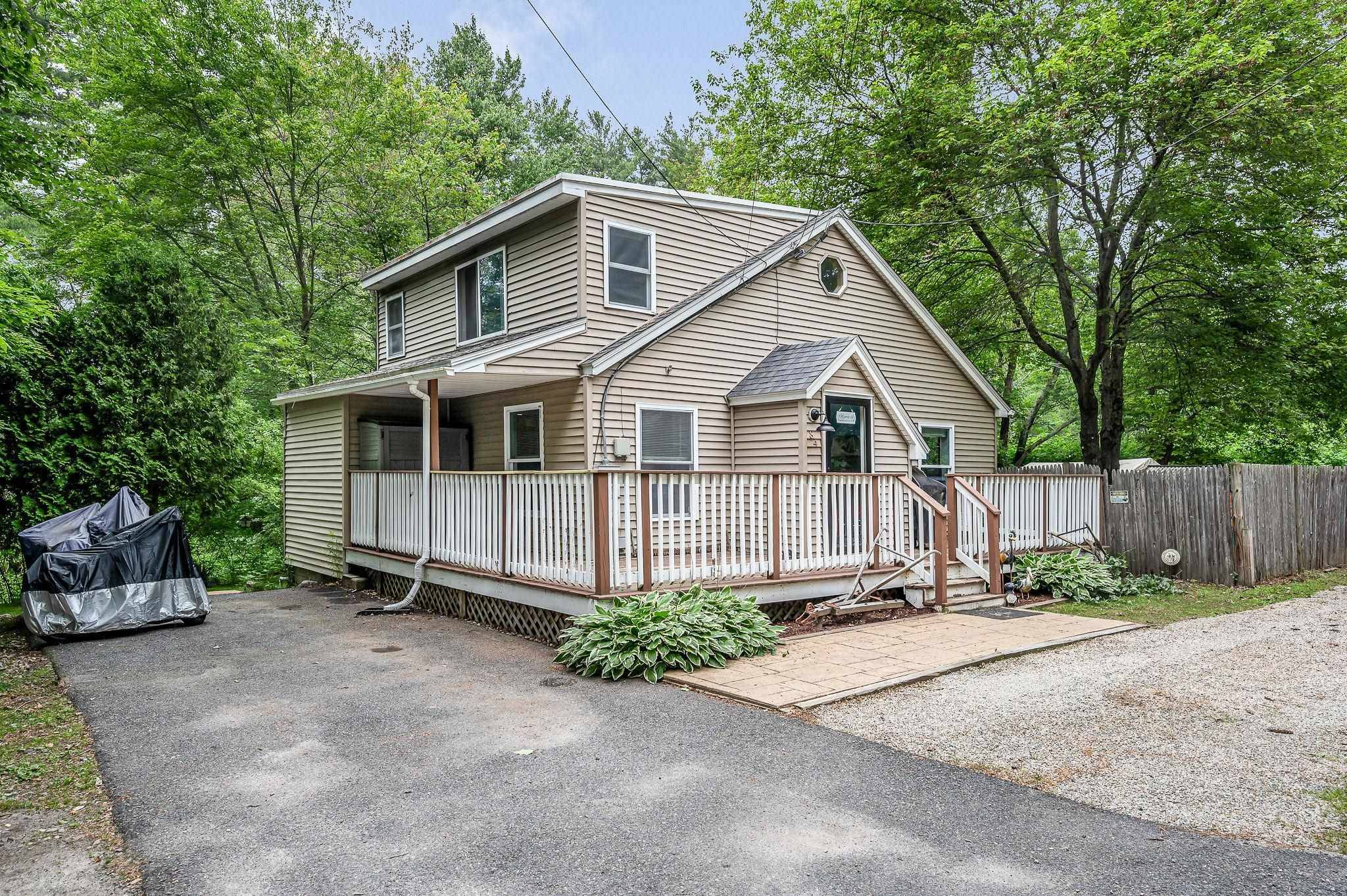 Derry, NH 03038,84 Chester RD