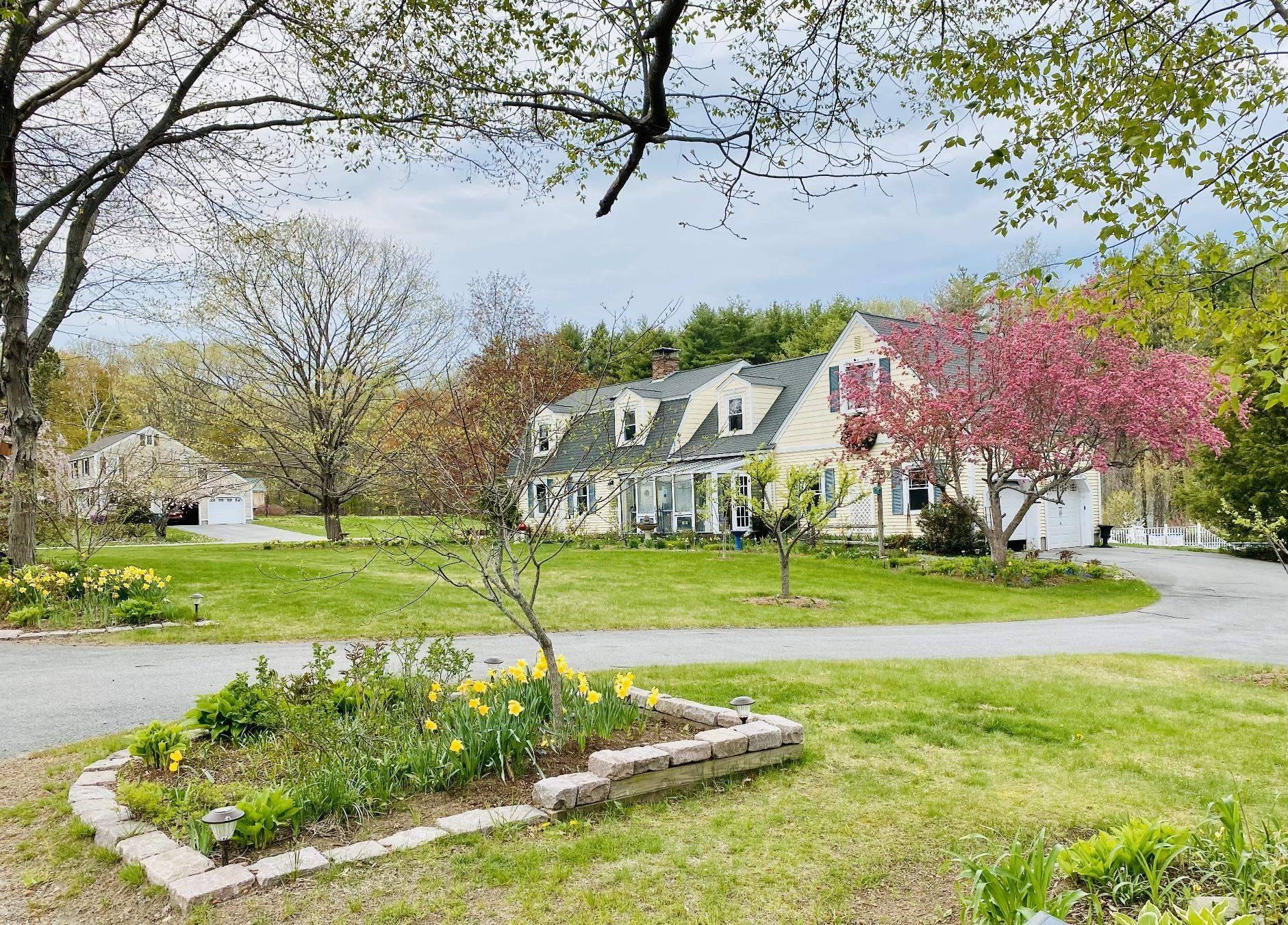 East Kingston, NH 03827,90 Giles RD