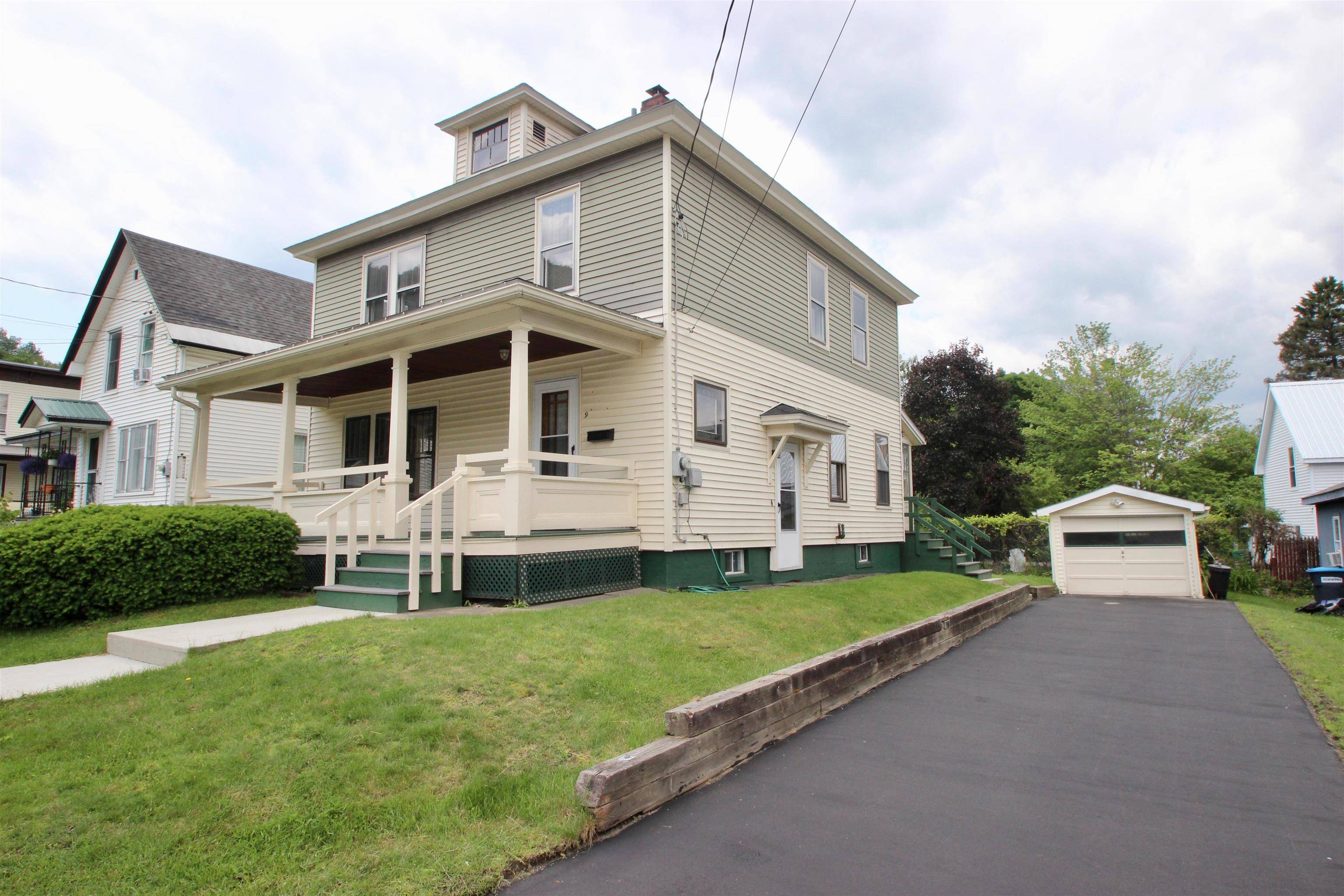 Barre City, VT 05641,9 Green ST