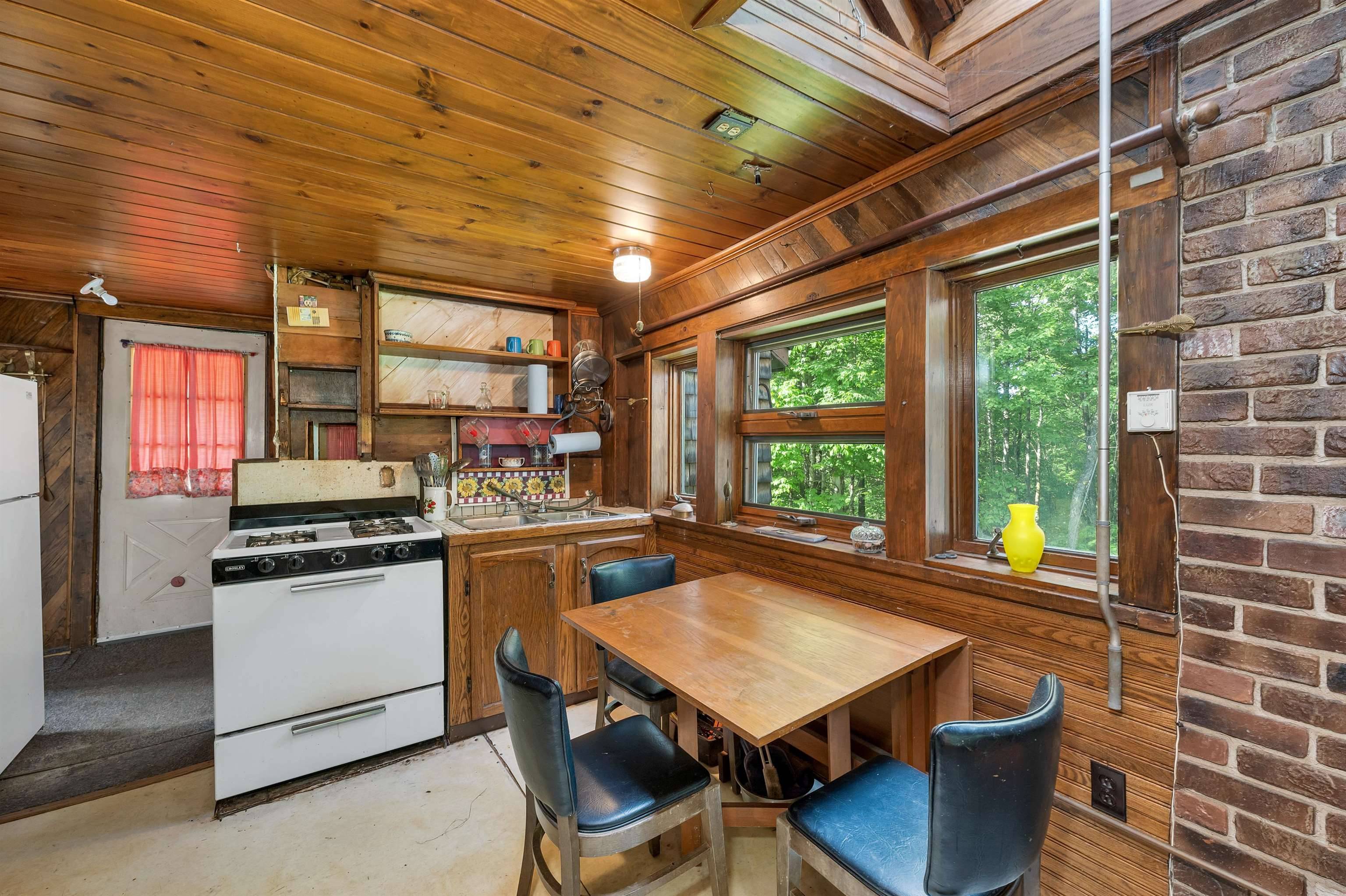Lisbon, NH 03585,75 Ledge RD