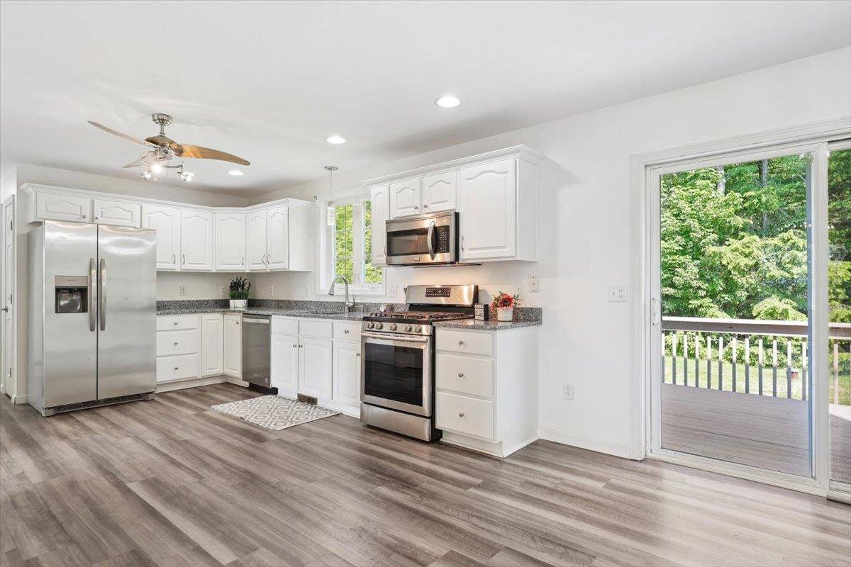 Raymond, NH 03077,18 Sherman DR