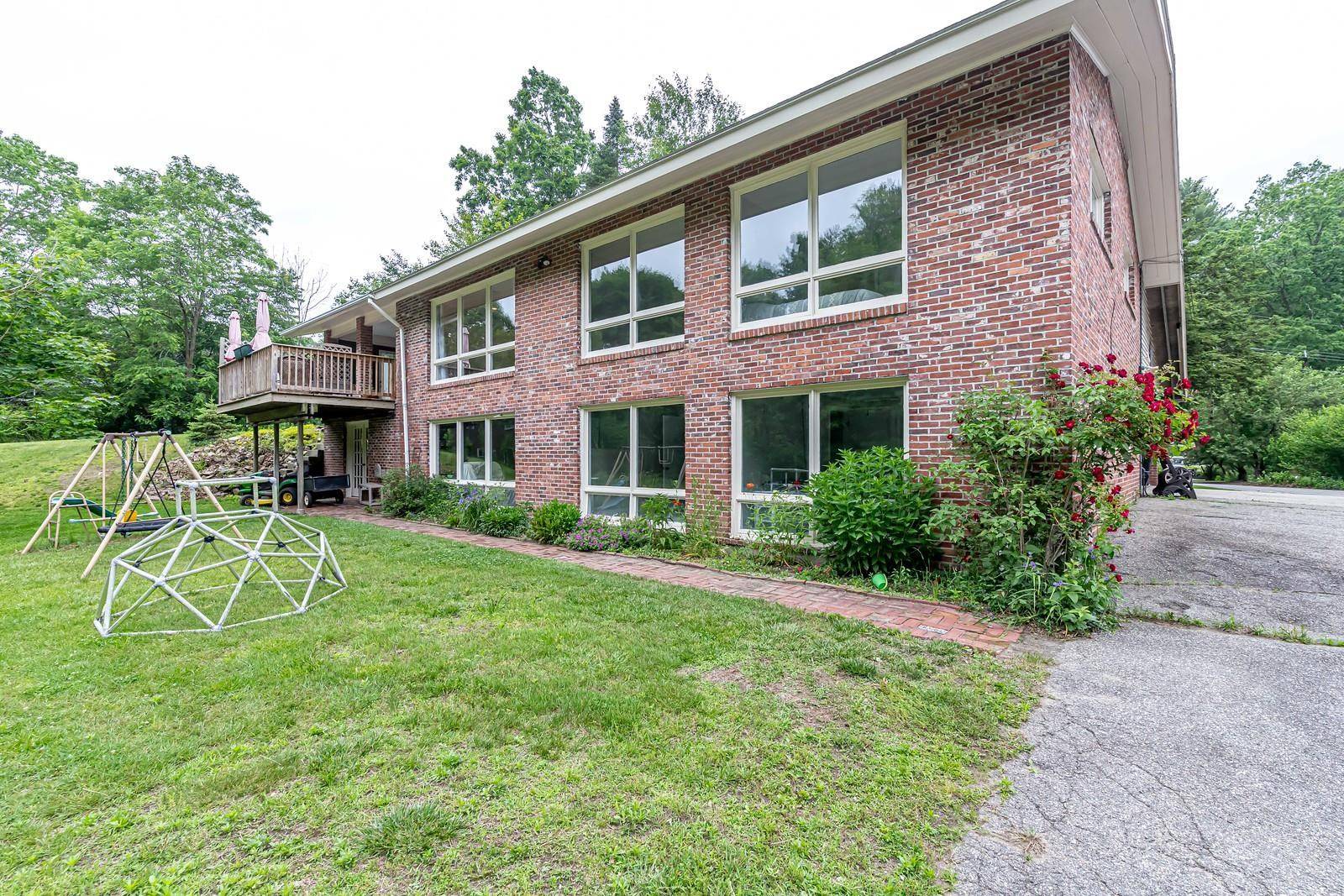 Nashua, NH 03062,28 New Searles RD
