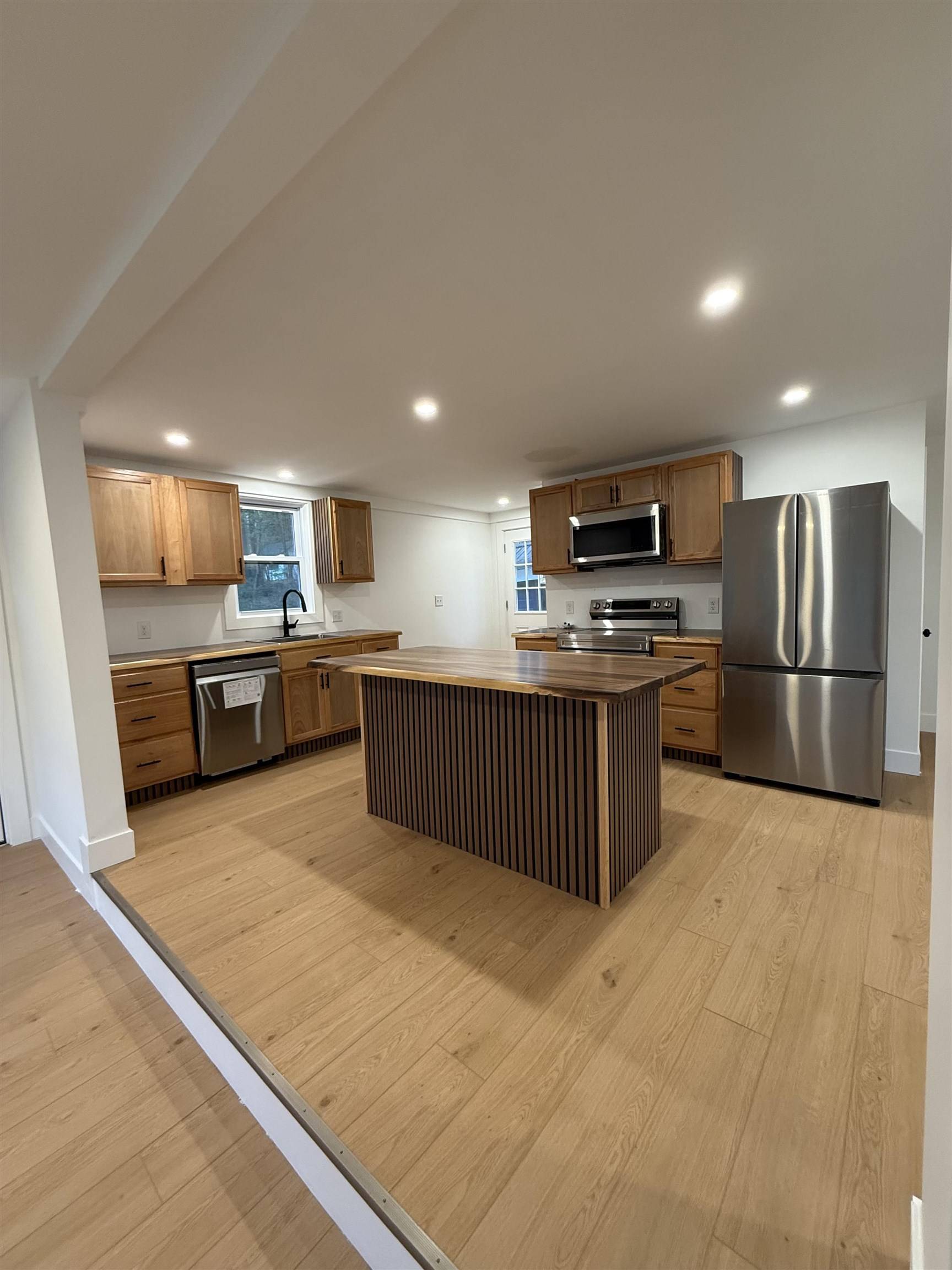 Peterborough, NH 03458,27 Granite ST