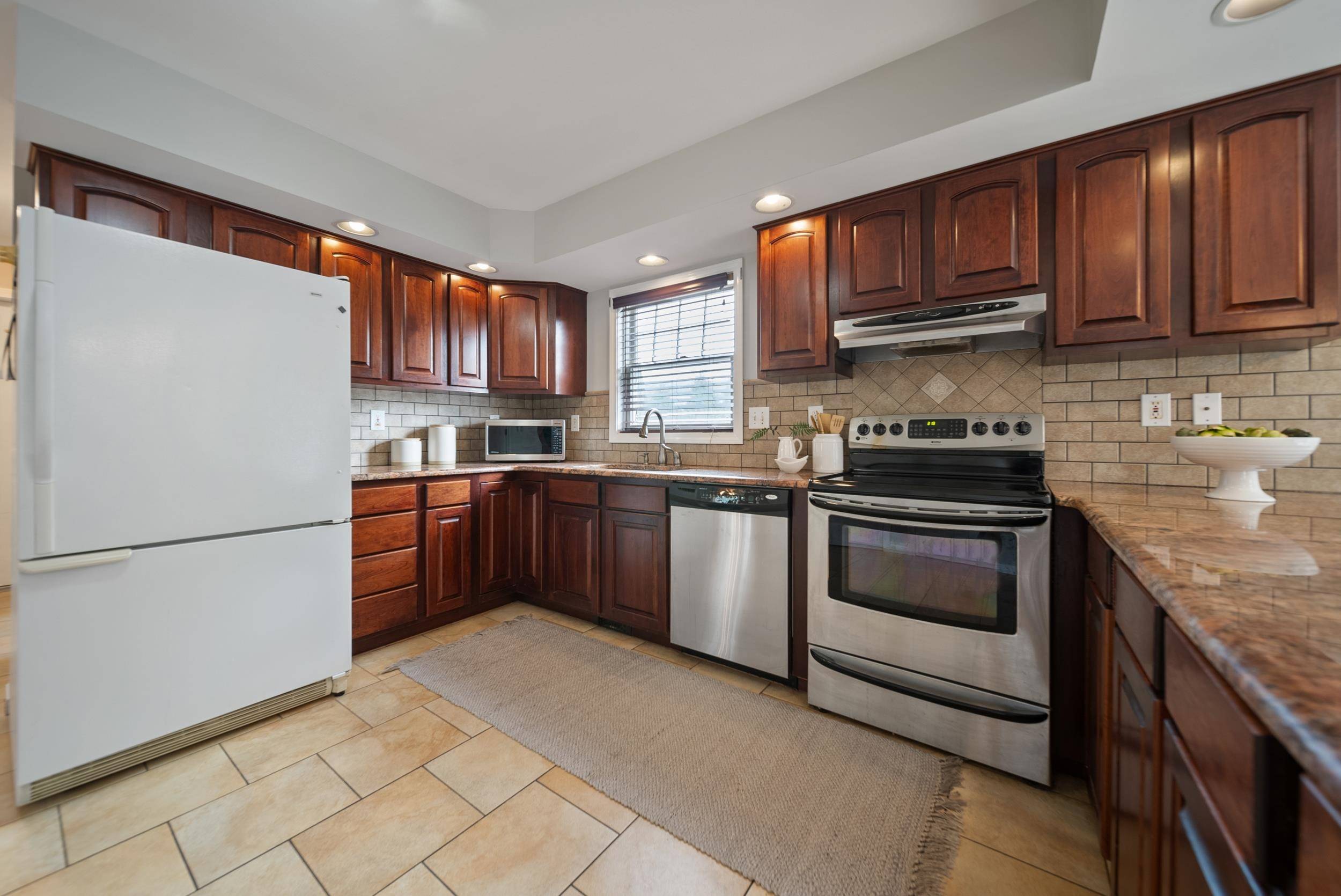 13 Becky DR Salem, NH 03079