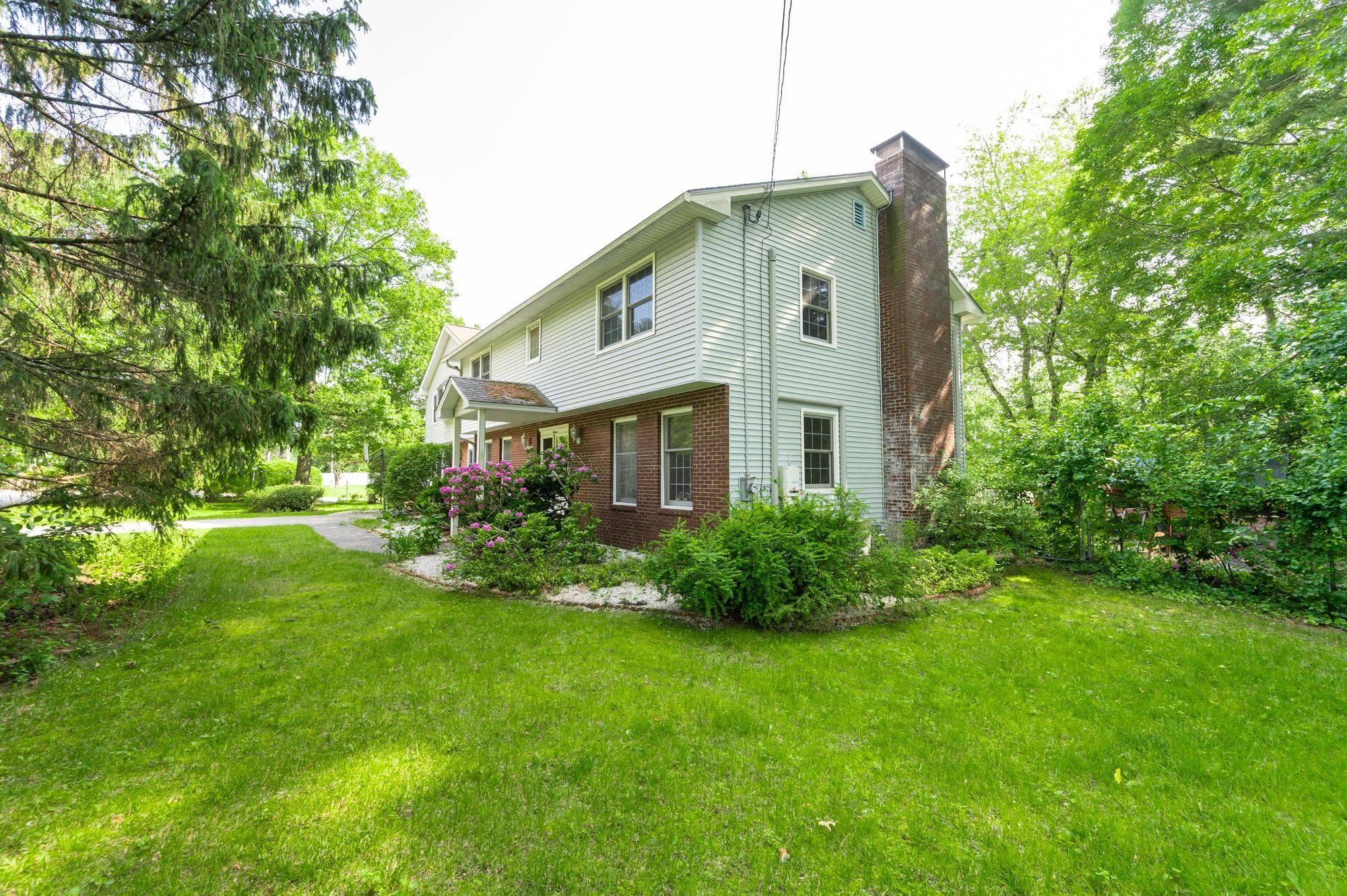 Hudson, NH 03051,11 Robin DR