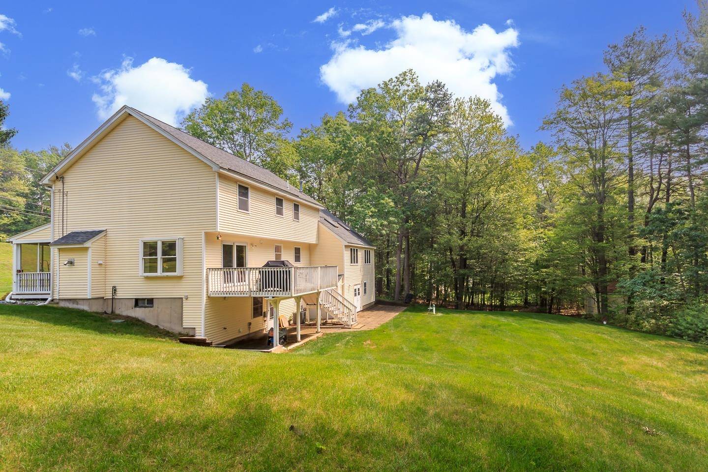Litchfield, NH 03052,6 Buttonbush LN