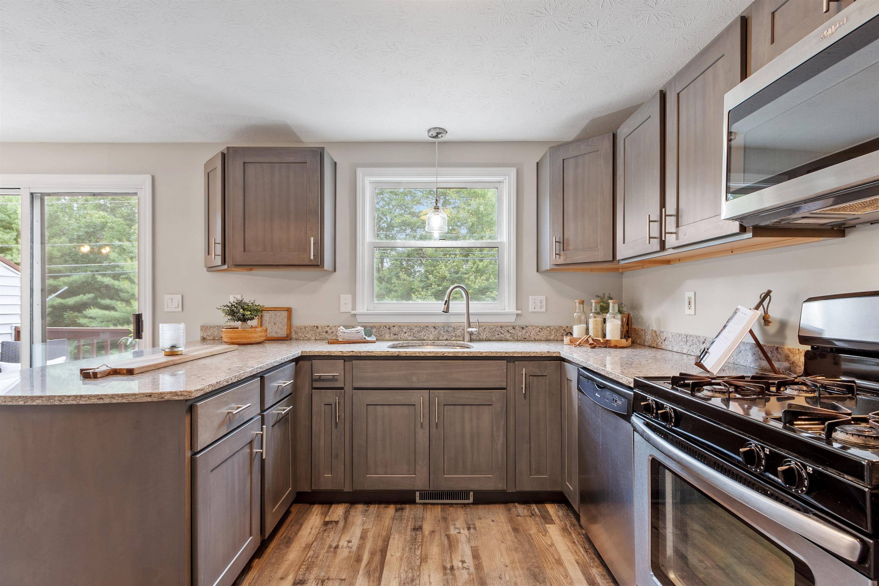 Nashua, NH 03063,32 Lochmere LN
