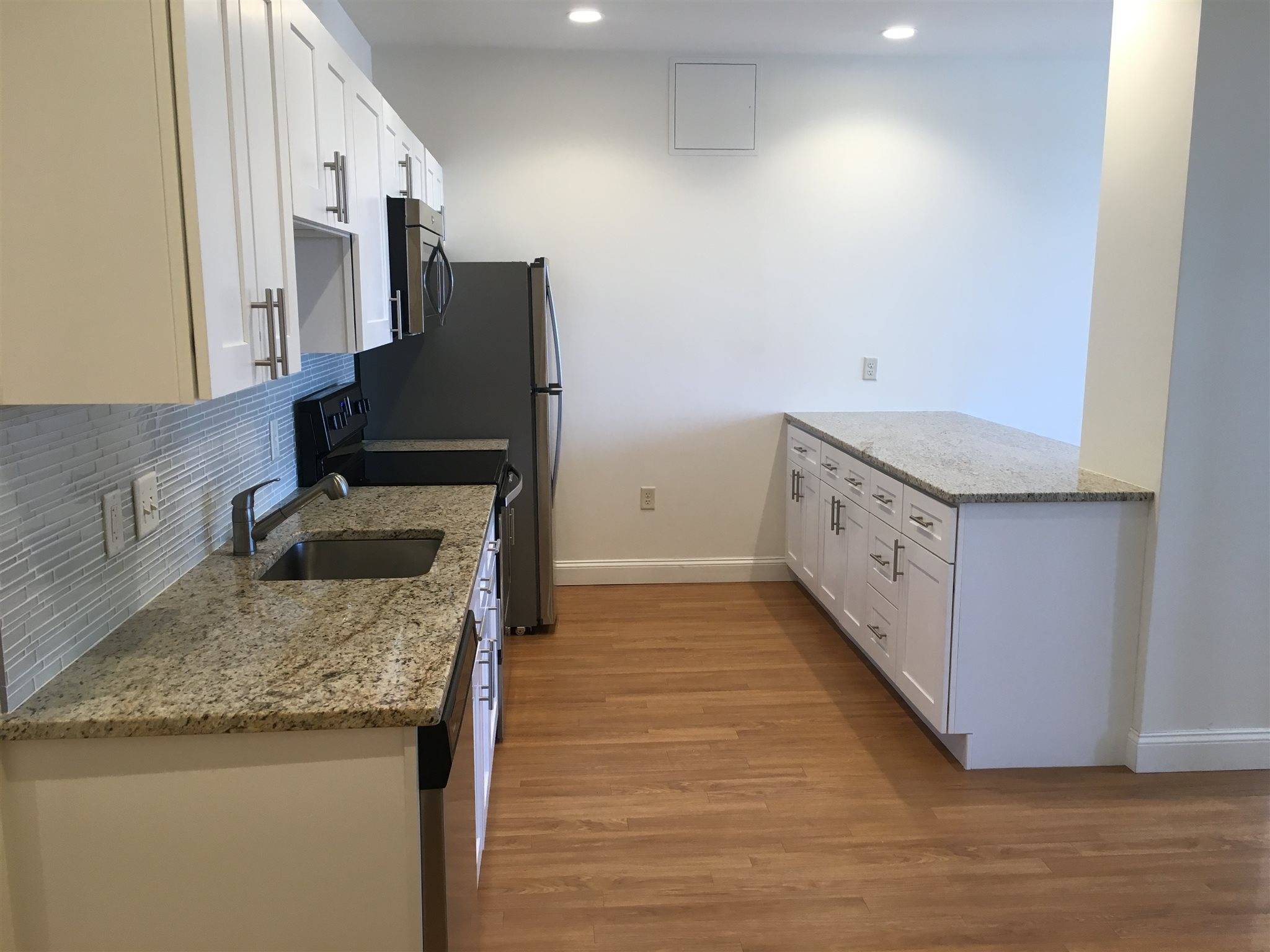 Manchester, NH 03101,875 Elm ST #1003