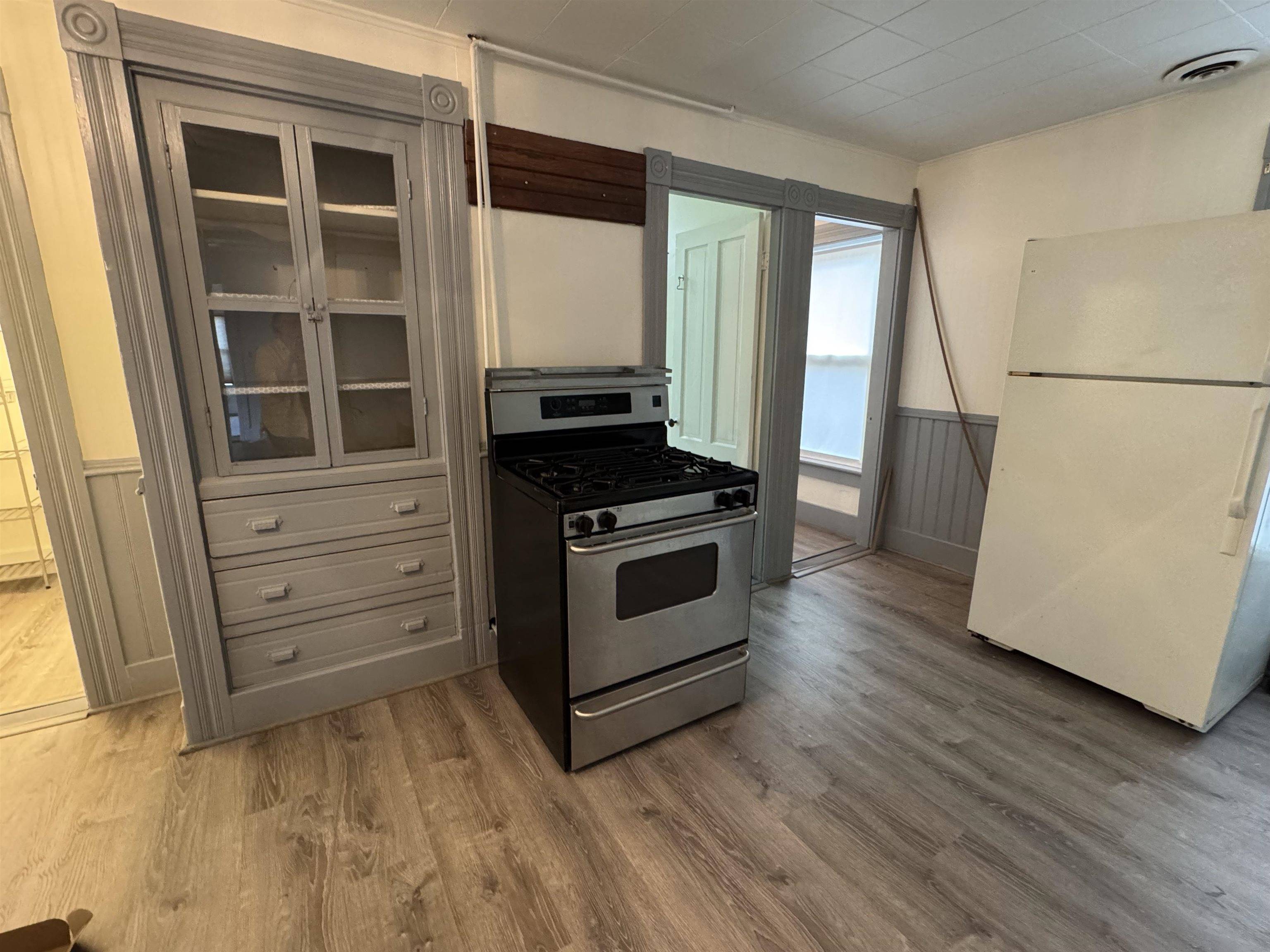 Walpole, NH 03609,34 Center ST ##2