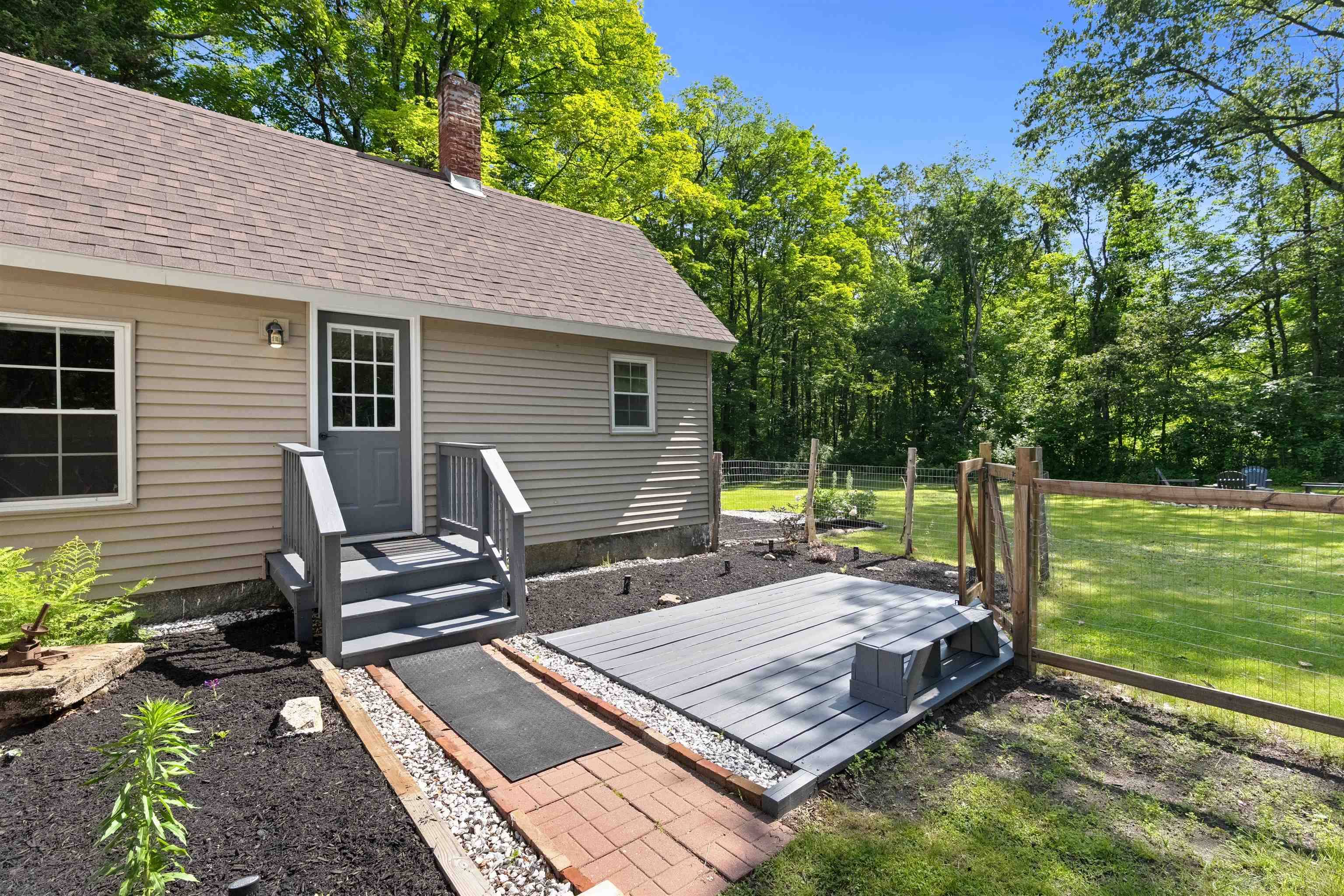 Swanzey, NH 03446,23 Spring ST