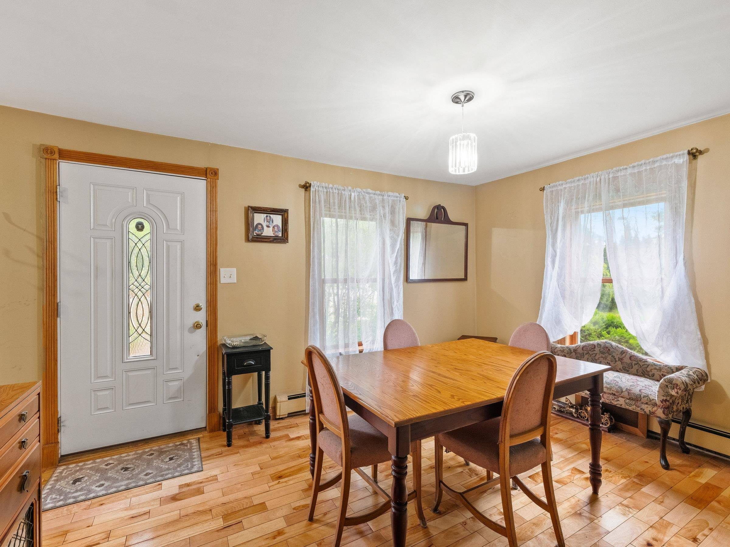 Chester, NH 03036,648 Raymond RD