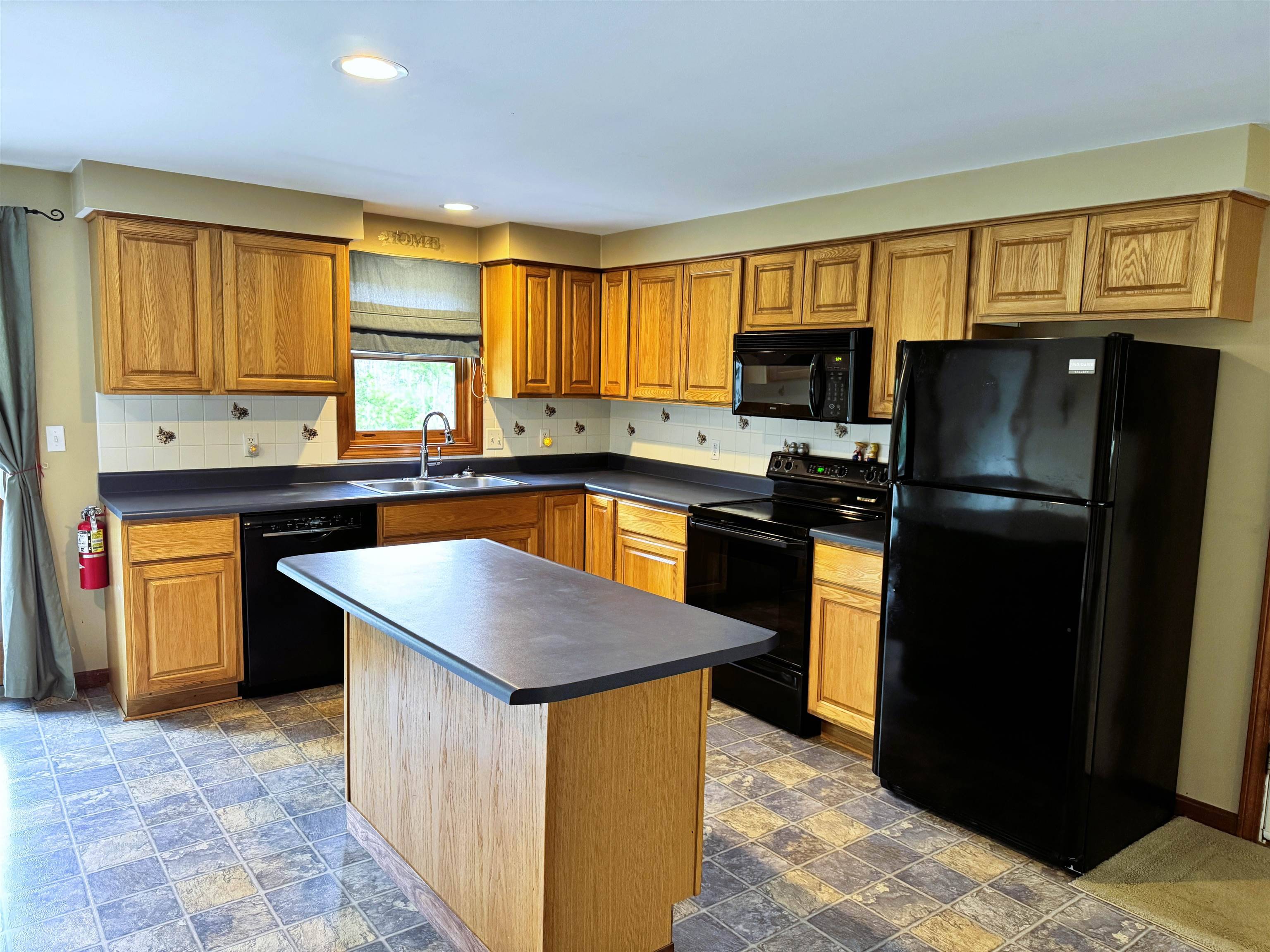 Littleton, NH 03561,257 Crane ST