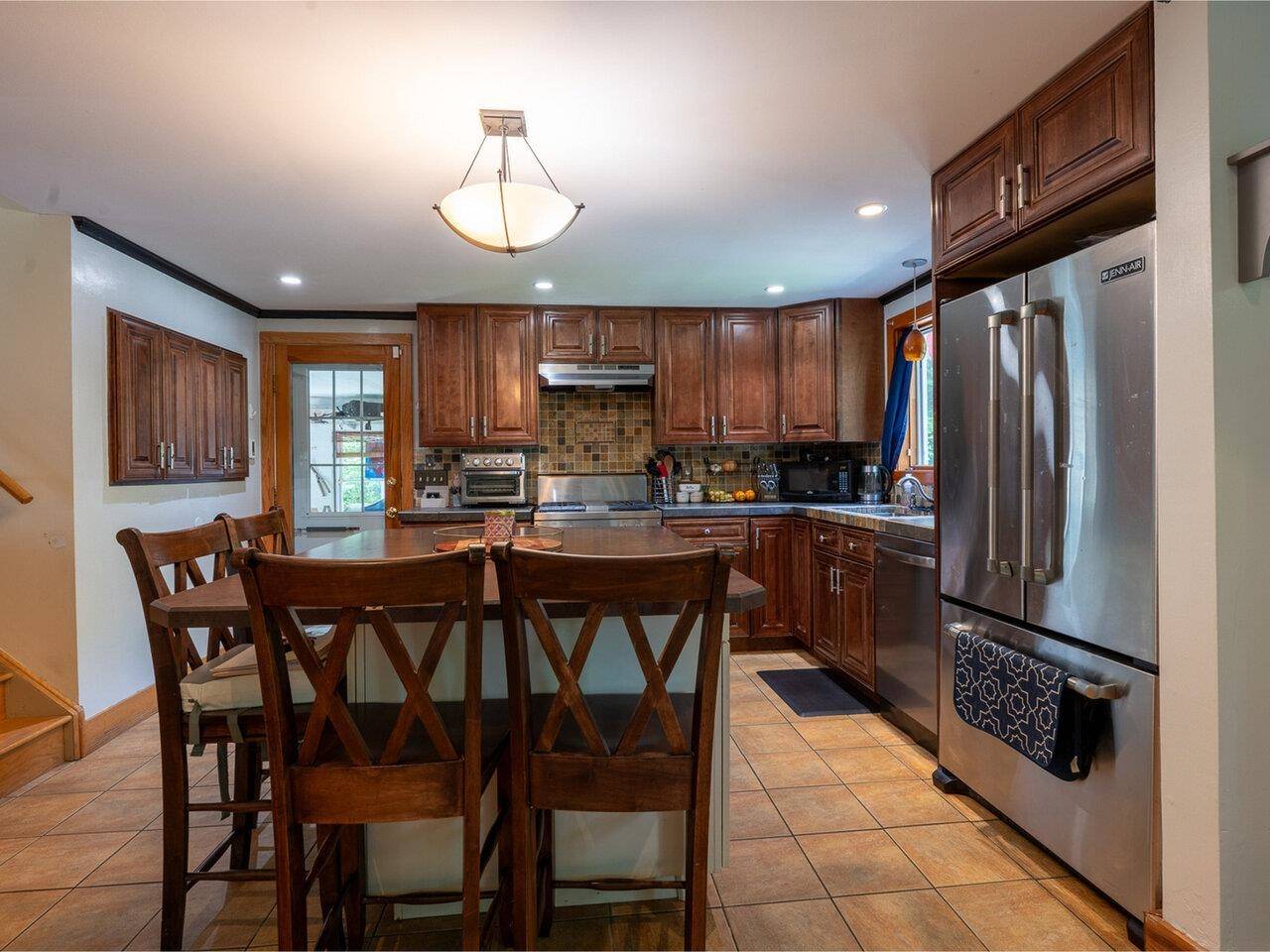 82 Oakwood DR South Burlington, VT 05403